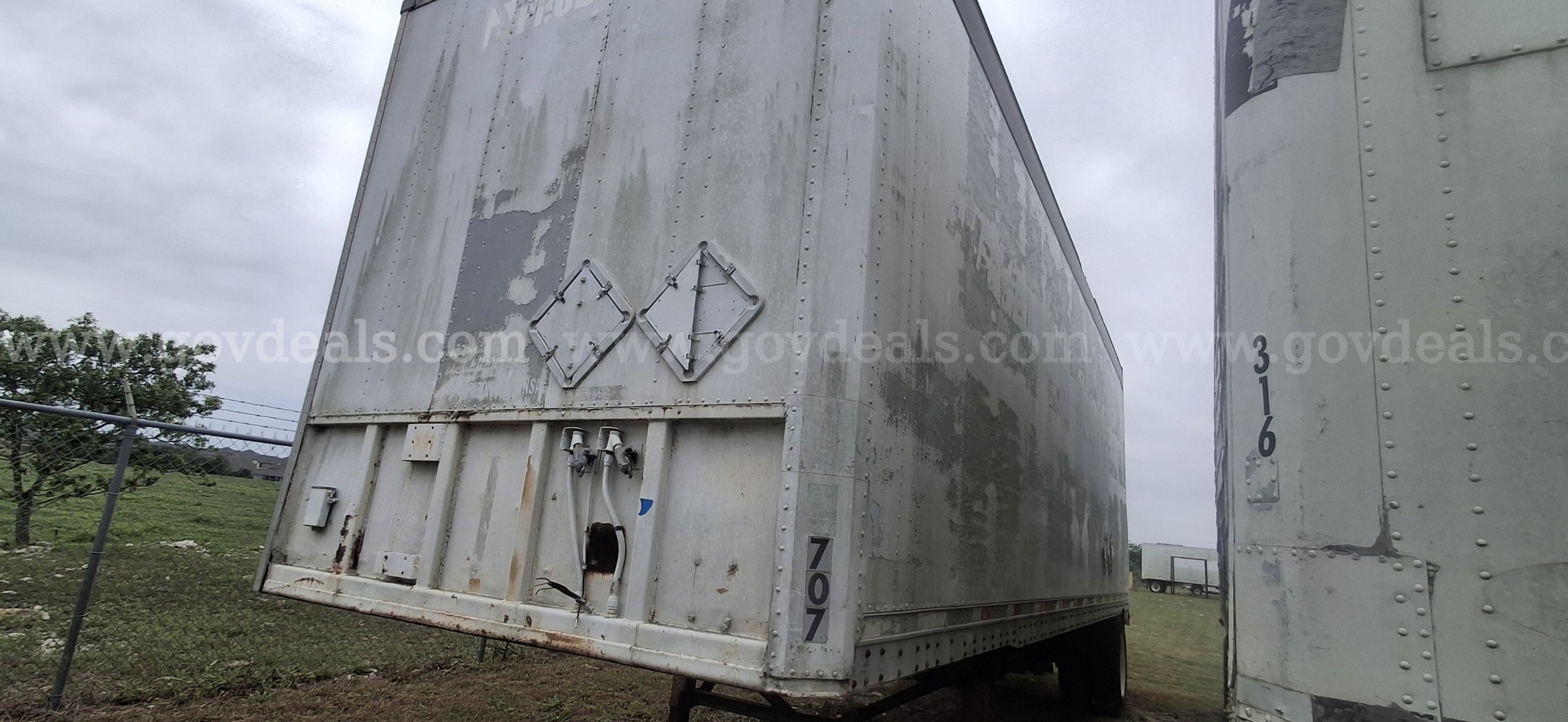 1998 Monon MA3 S/A Enclosed Trailer