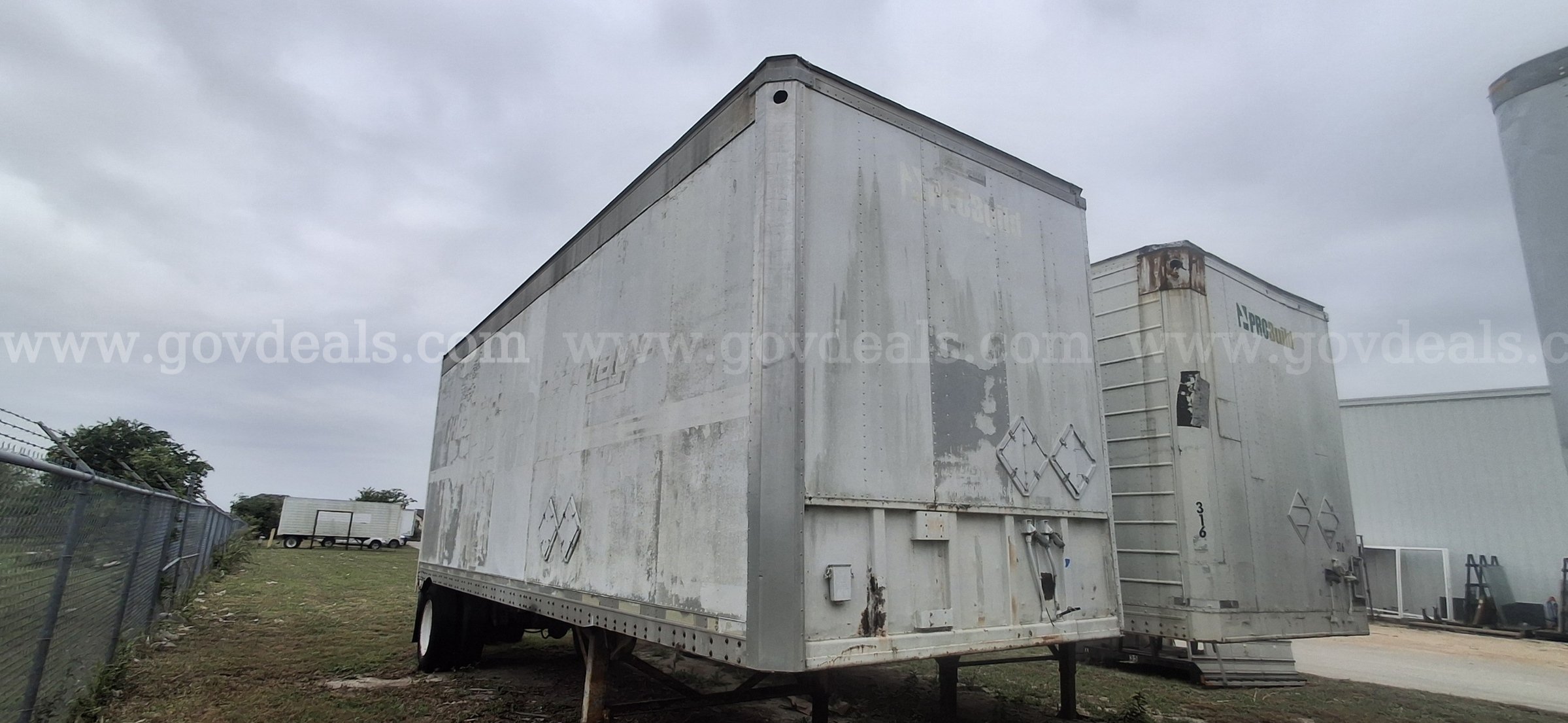1998 Monon MA3 S/A Enclosed Trailer Monon MA3 Government Surplus Auction - Photo #4