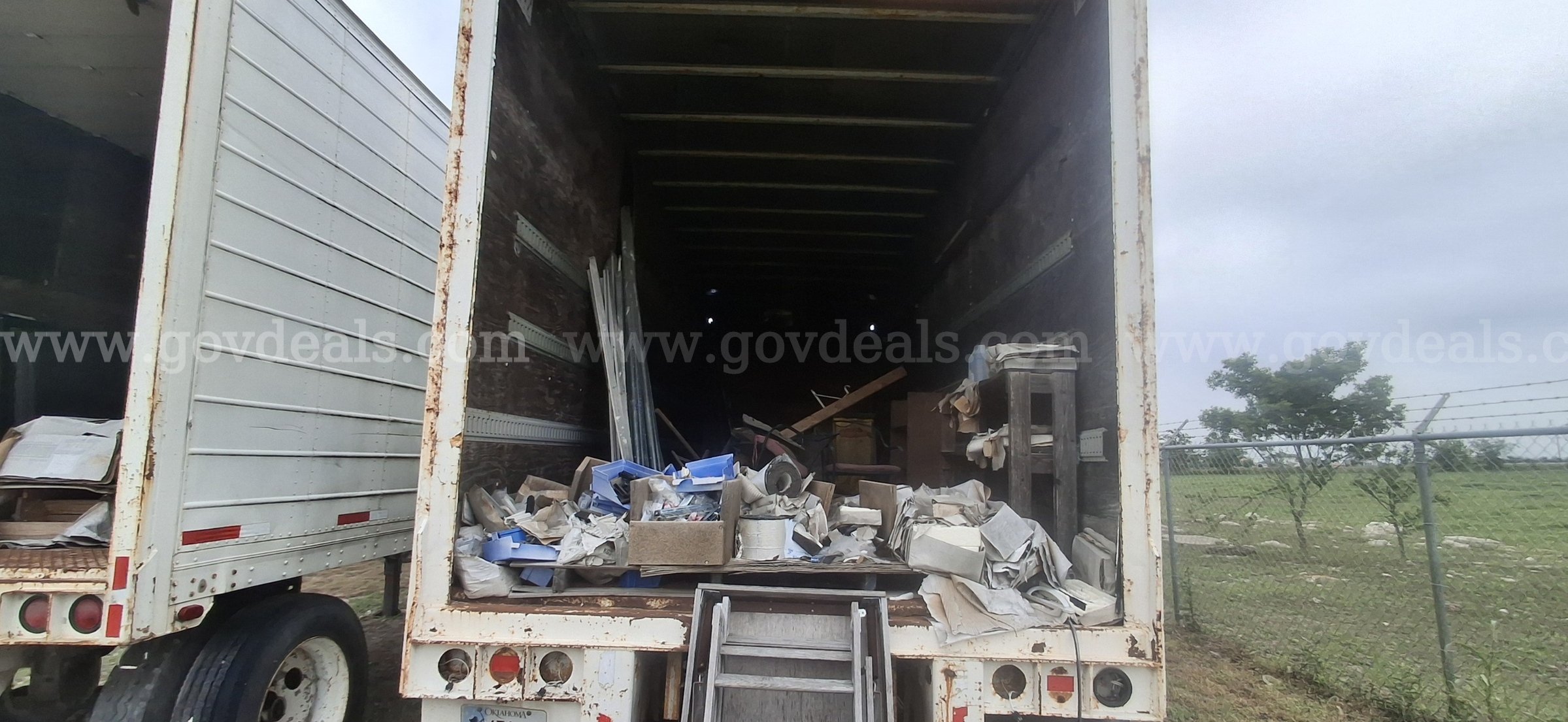 1998 Monon MA3 S/A Enclosed Trailer Monon MA3 Government Surplus Auction - Photo #6