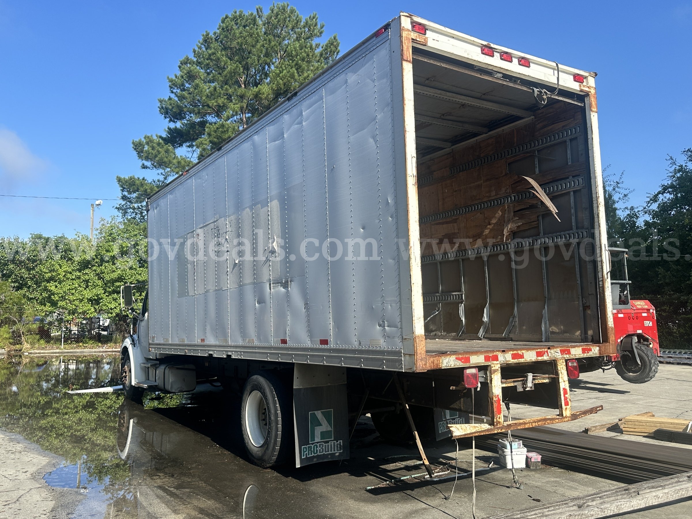 2005 Sterling Acterra S/A Box Truck-Inoperable Sterling Acterra Government Surplus Auction - Photo #2