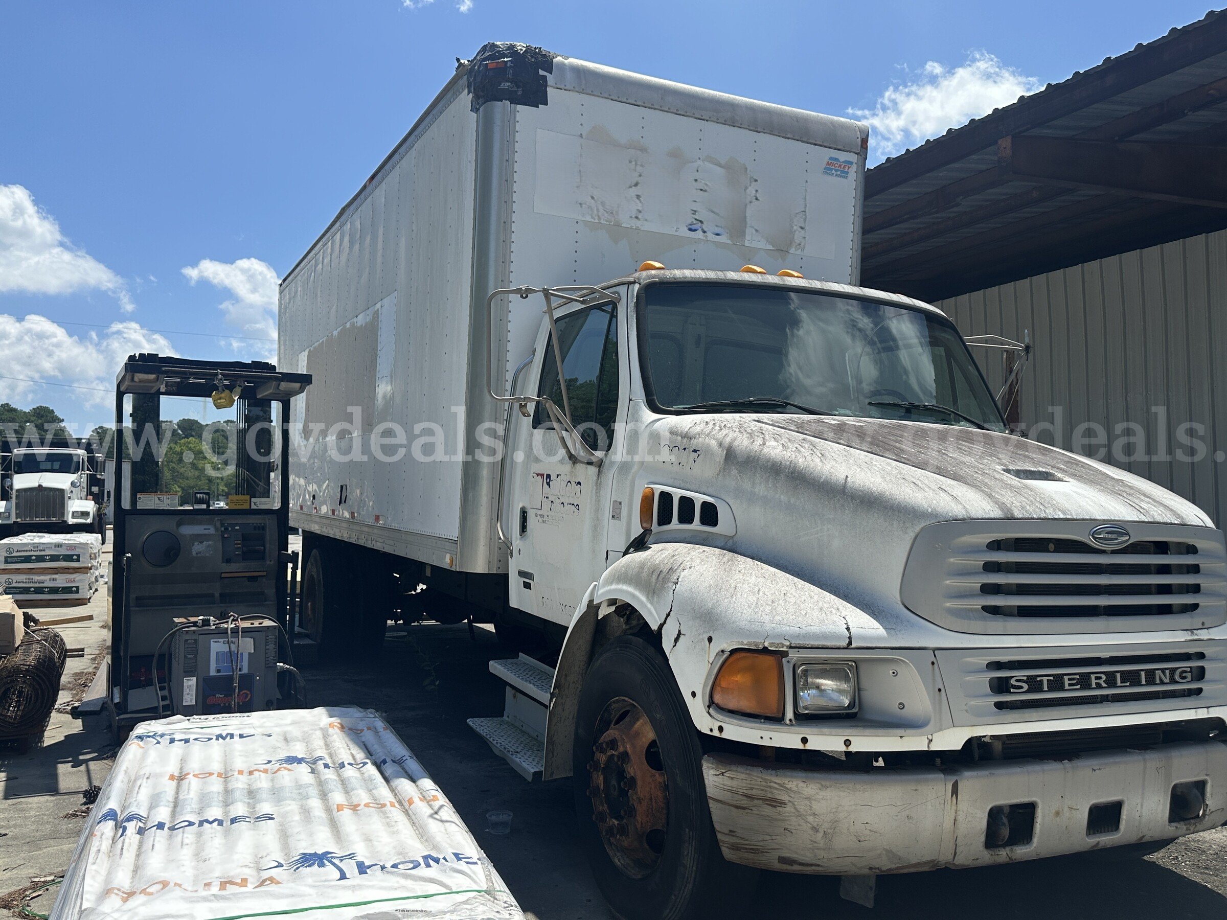 2005 Sterling Acterra S/A Box Truck-Inoperable Sterling Acterra Government Surplus Auction - Photo #4