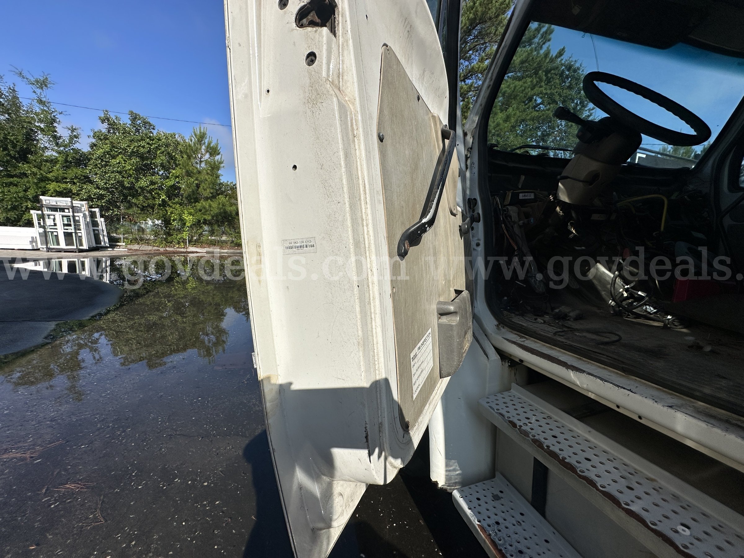 2005 Sterling Acterra S/A Box Truck-Inoperable Sterling Acterra Government Surplus Auction - Photo #6