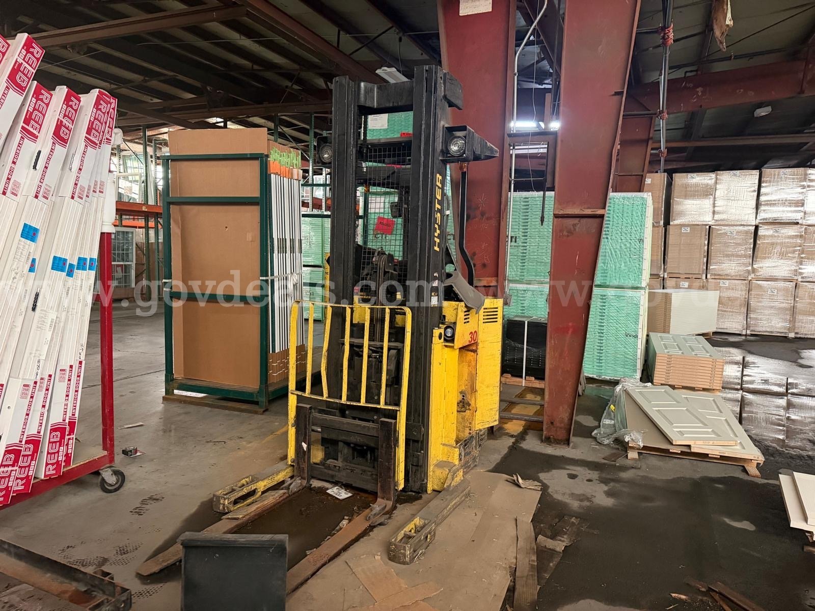 2005 Hyster H30XMR3 Narrow Aisle Order Picker-Inoperable Hyster H30XMR3 Government Surplus Auction - Photo #2