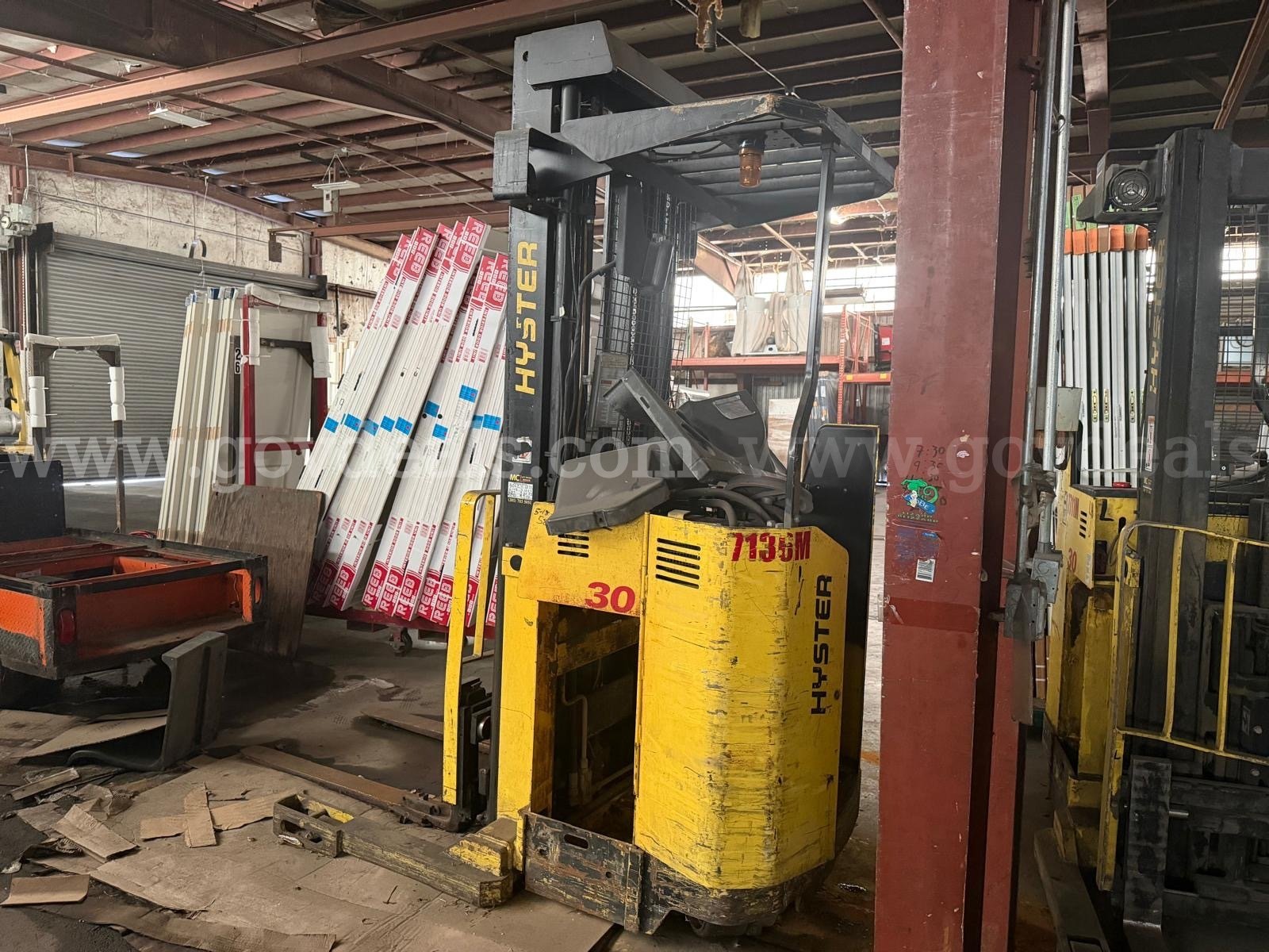 2005 Hyster H30XMR3 Narrow Aisle Order Picker-Inoperable Hyster H30XMR3 Government Surplus Auction - Photo #4
