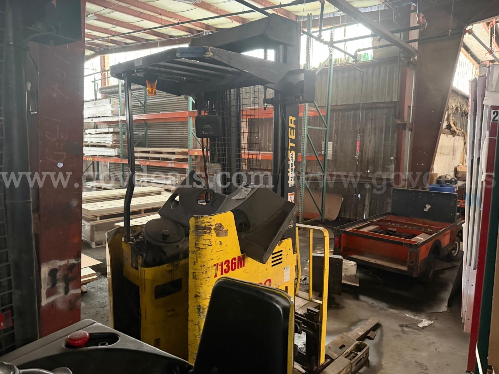 2005 Hyster H30XMR3 Narrow Aisle Order Picker-Inoperable Hyster H30XMR3 Government Surplus Auction - Photo #6