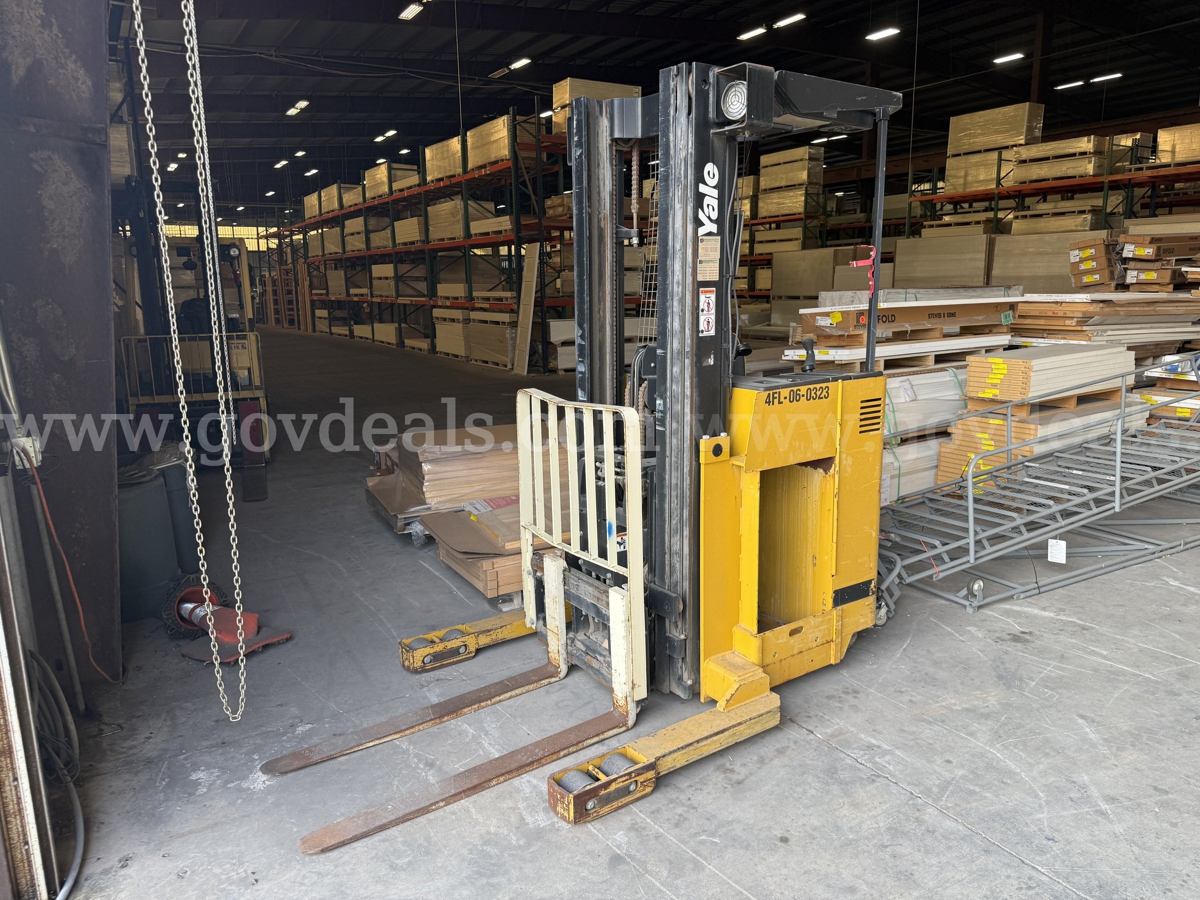 2006 Yale NR045AENL36TE09 Order Picker-Inoperable