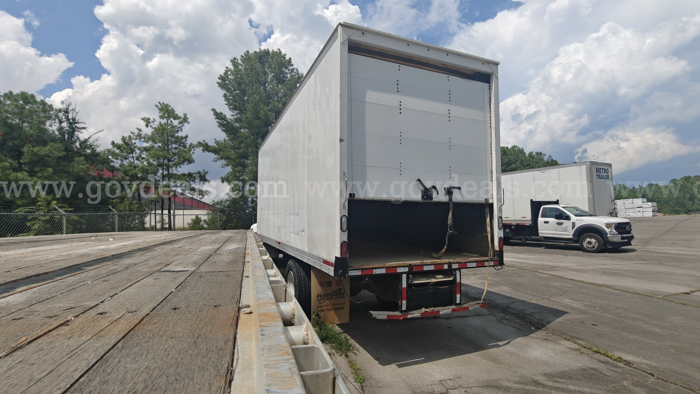 2015 Hino 259 S/A Box Truck-Inoperable Hino 259 Government Surplus Auction - Photo #2