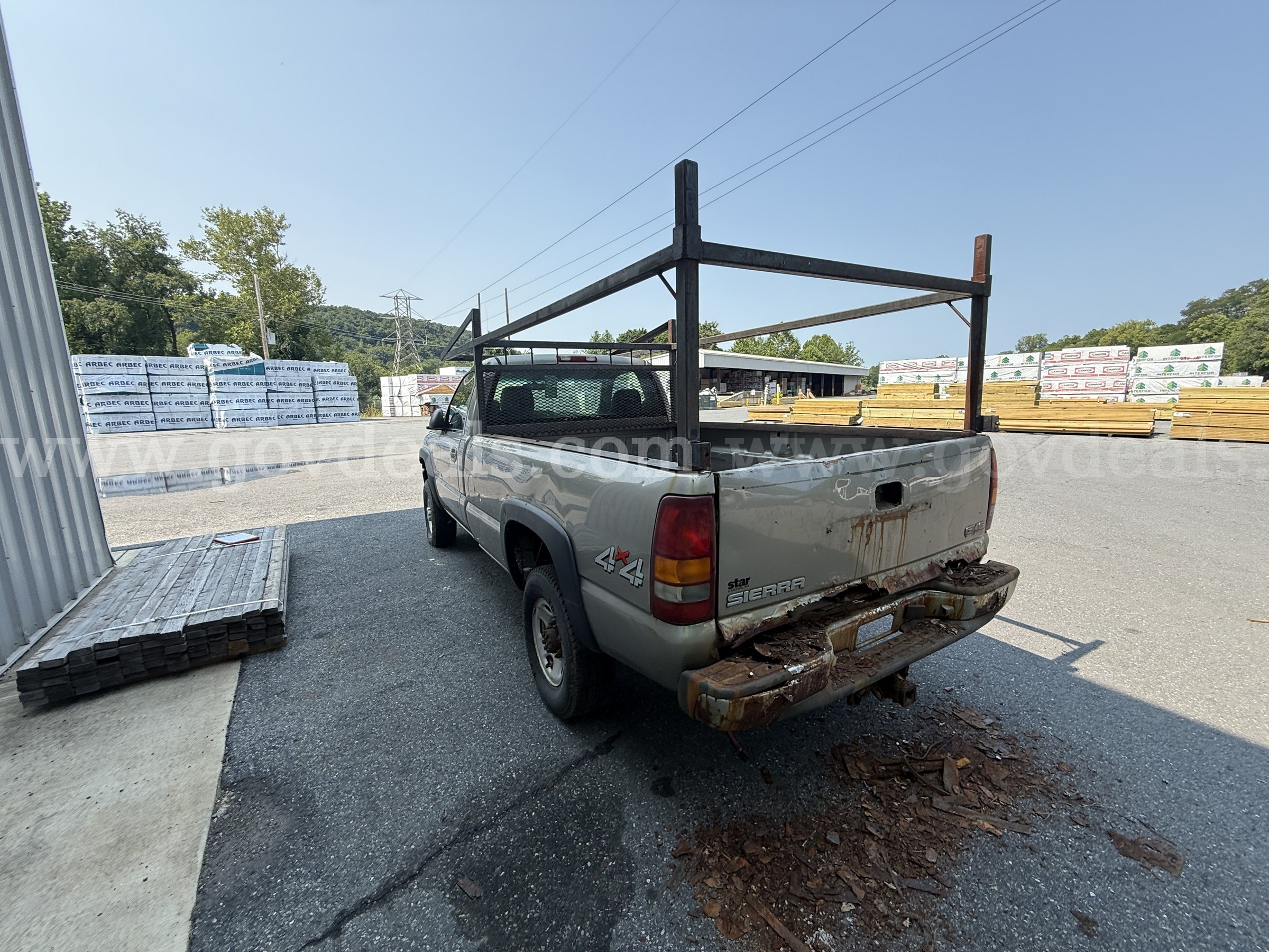 2003 GMC Sierra 2500 HD 4x4 Pickup-Inoperable GMC Sierra Government Surplus Auction - Photo #2