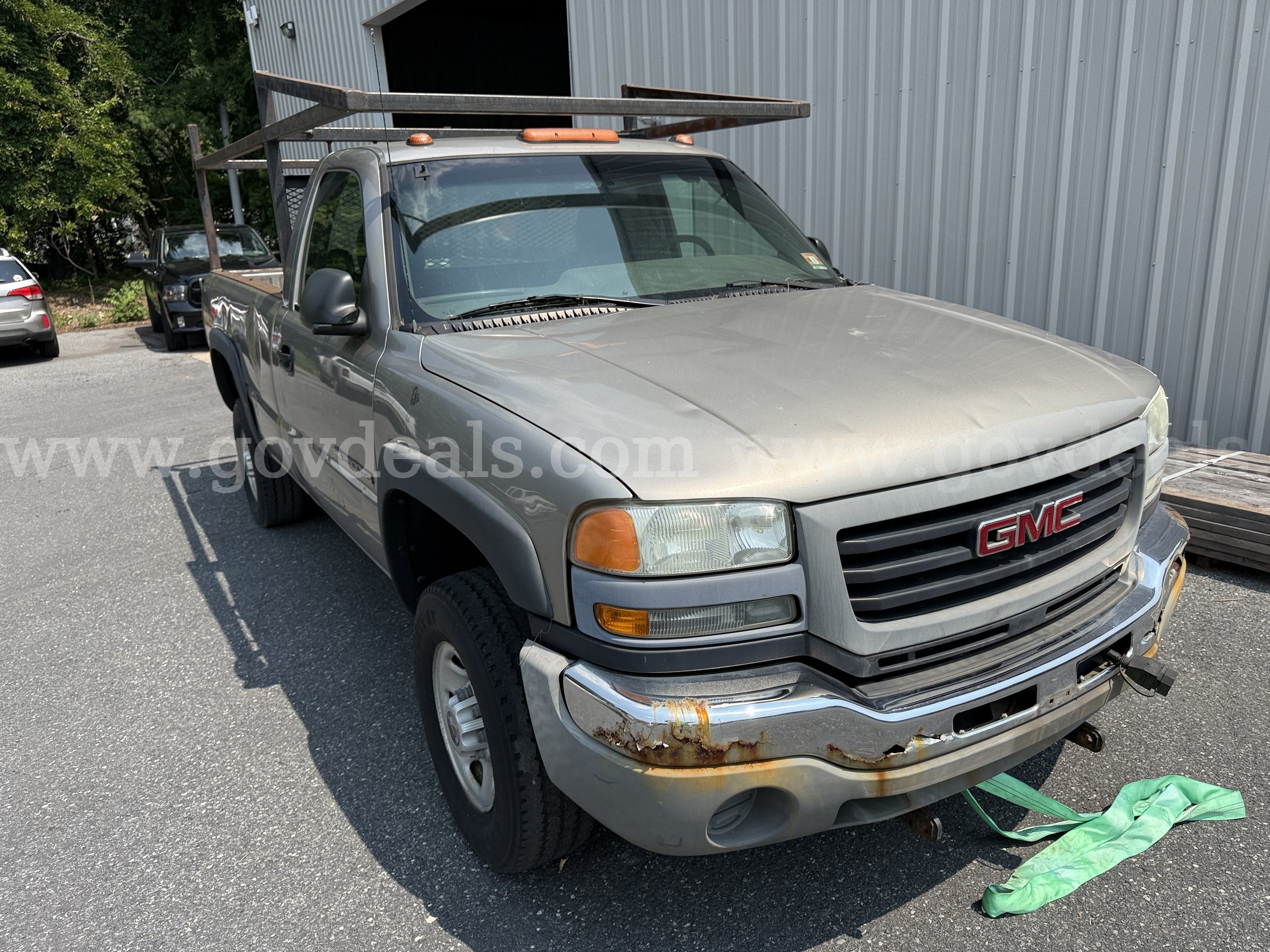 2003 GMC Sierra 2500 HD 4x4 Pickup-Inoperable GMC Sierra Government Surplus Auction - Photo #4