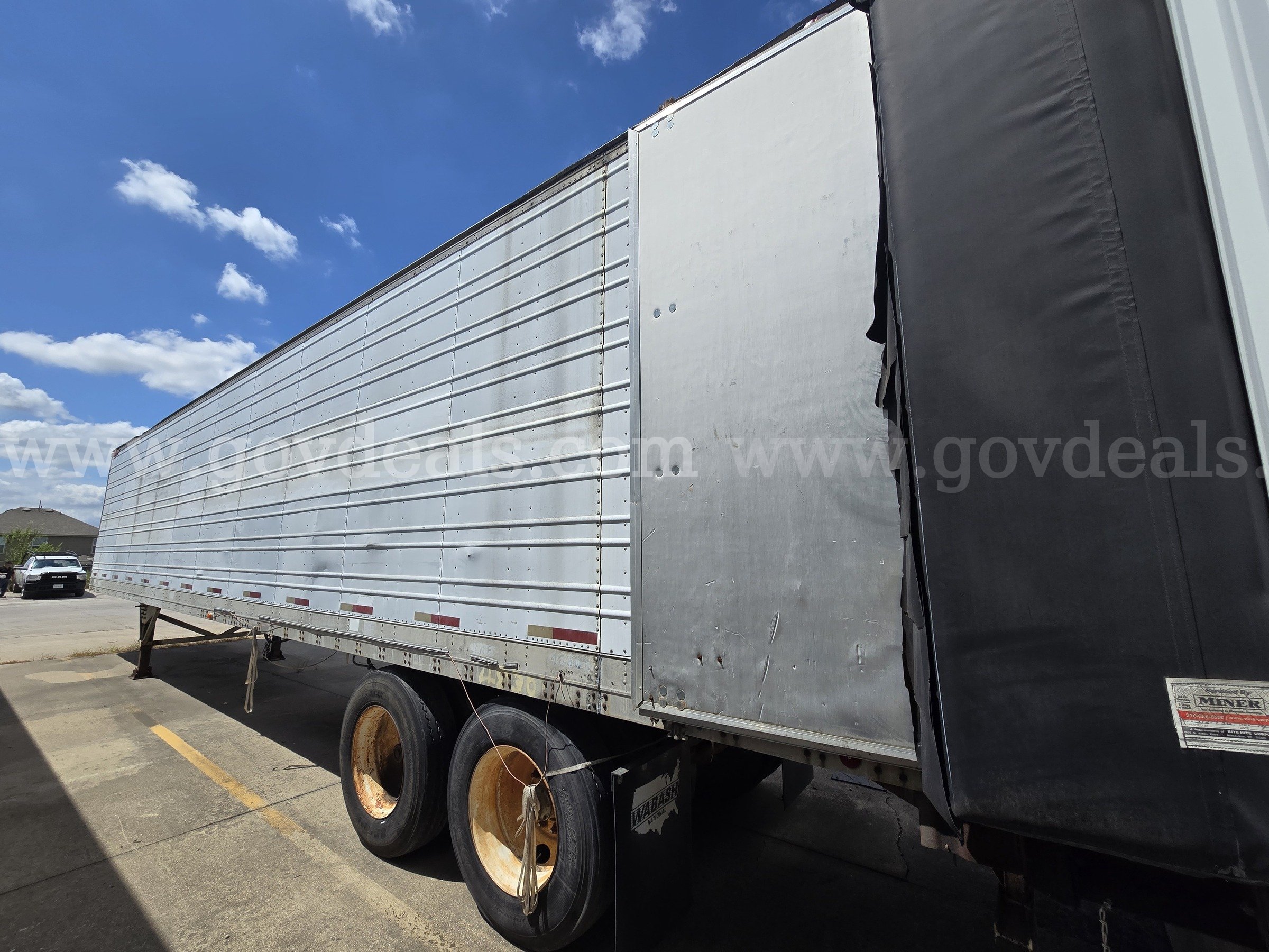 1982 Great Dane 741TPA44 T/A Van Trailer Great Dane 741TPA44 Government Surplus Auction - Photo #2