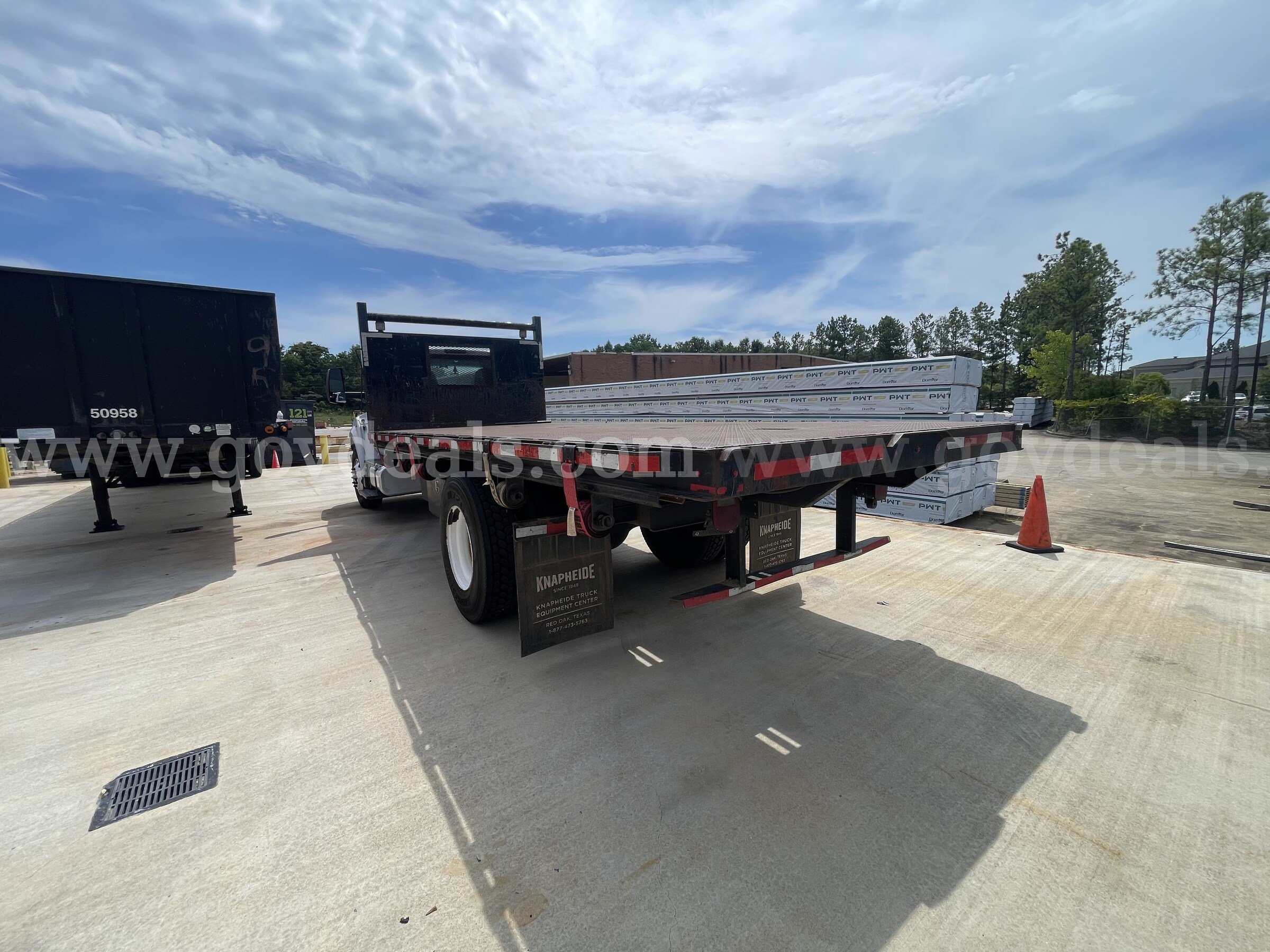 2017 Ford F-750 SD S/A Flatbed Dump Truck Ford 750 Government Surplus Auction - Photo #2