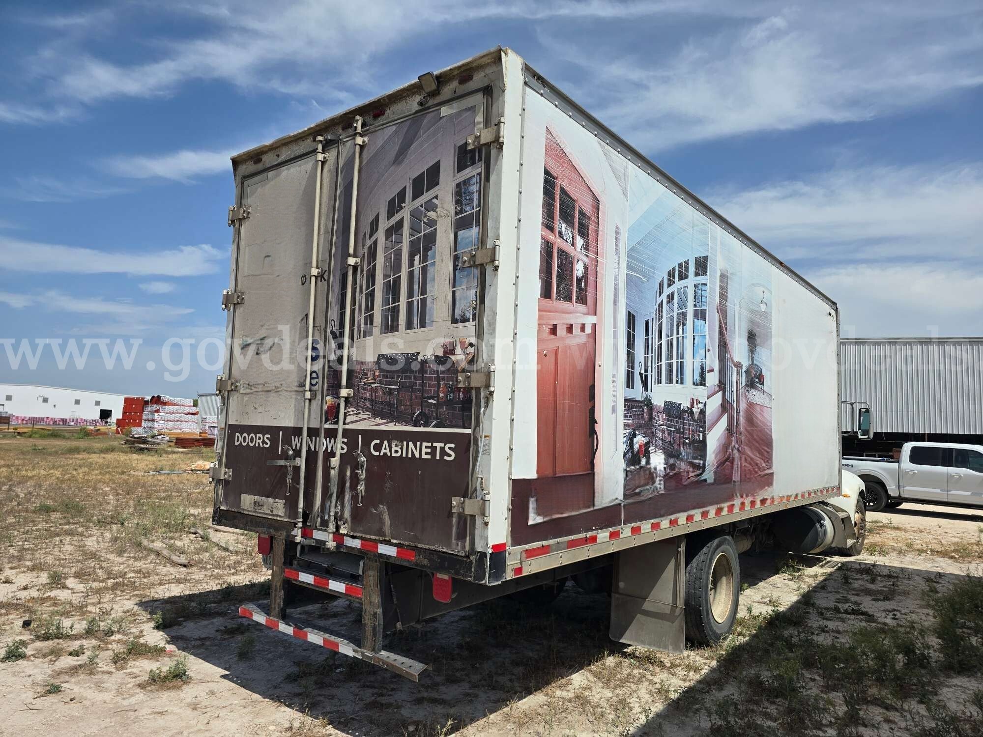 2014 Peterbilt 337 S/A Box Truck Peterbilt 337 Government Surplus Auction - Photo #3