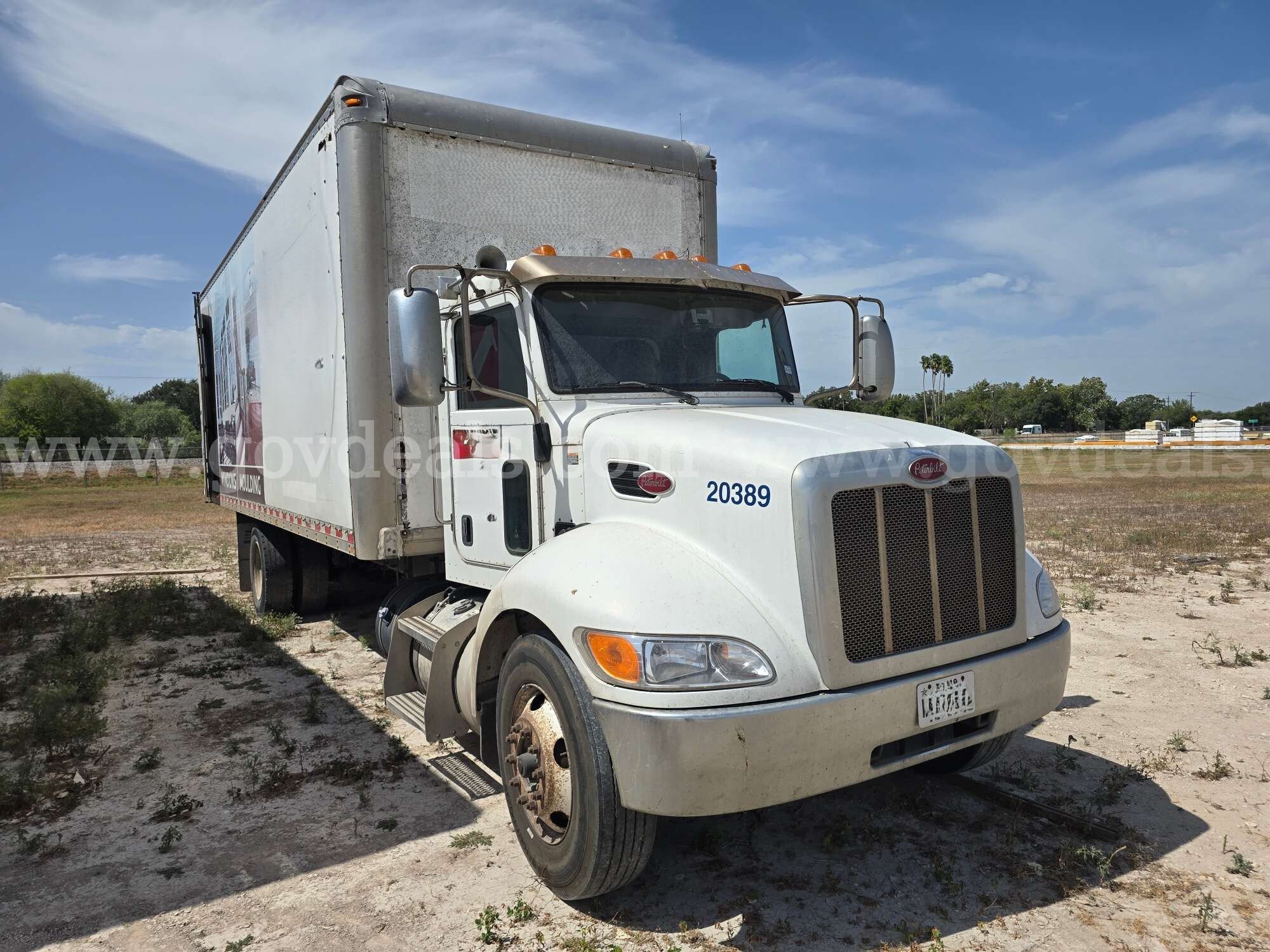 2014 Peterbilt 337 S/A Box Truck Peterbilt 337 Government Surplus Auction - Photo #4