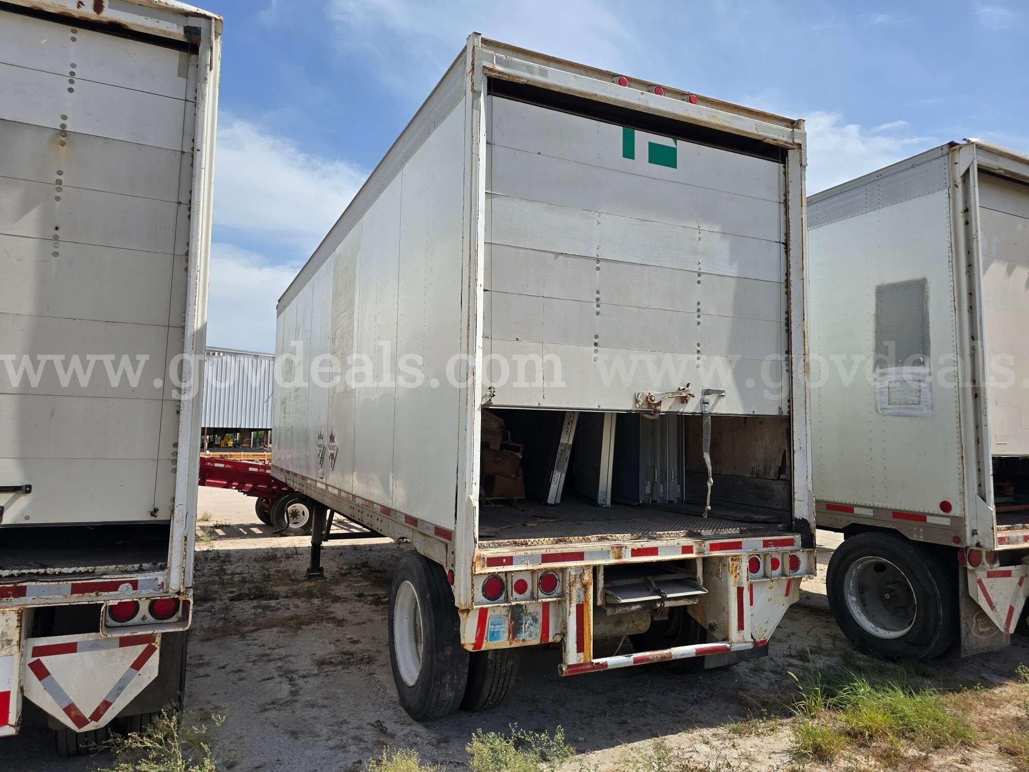 1988 Monon MA3-15-SA-28W S/A Van Trailer Monon MA3-15-SA-28W Government Surplus Auction - Photo #2