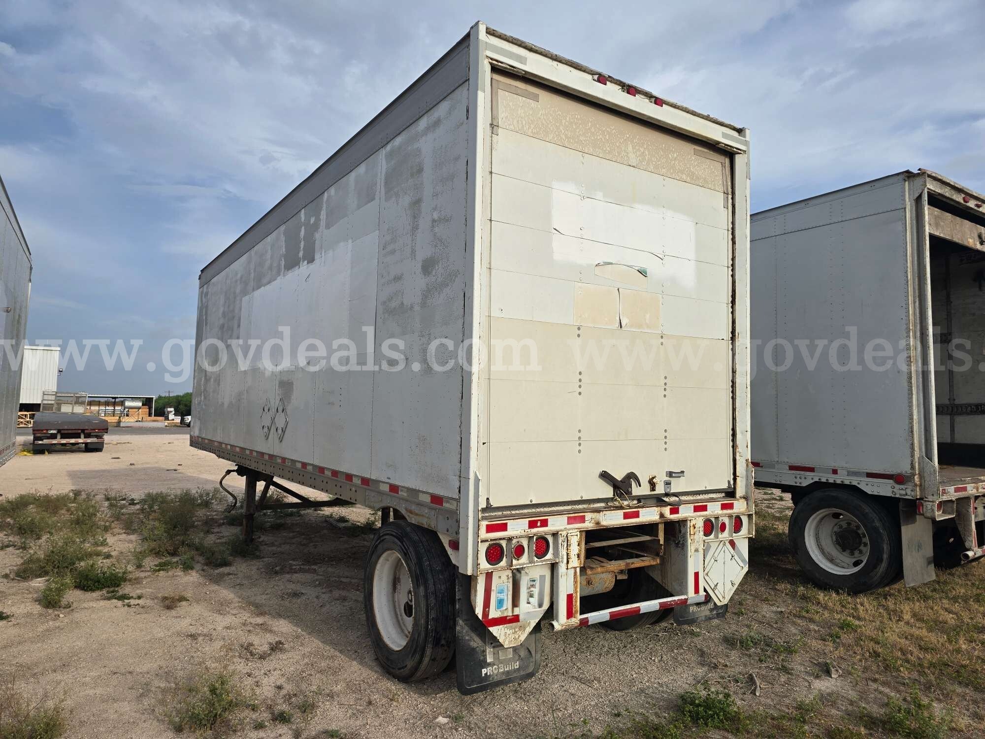 1988 Monon A3-15-SA-28W S/A Van Trailer Monon A3-15-SA-28W Government Surplus Auction - Photo #2
