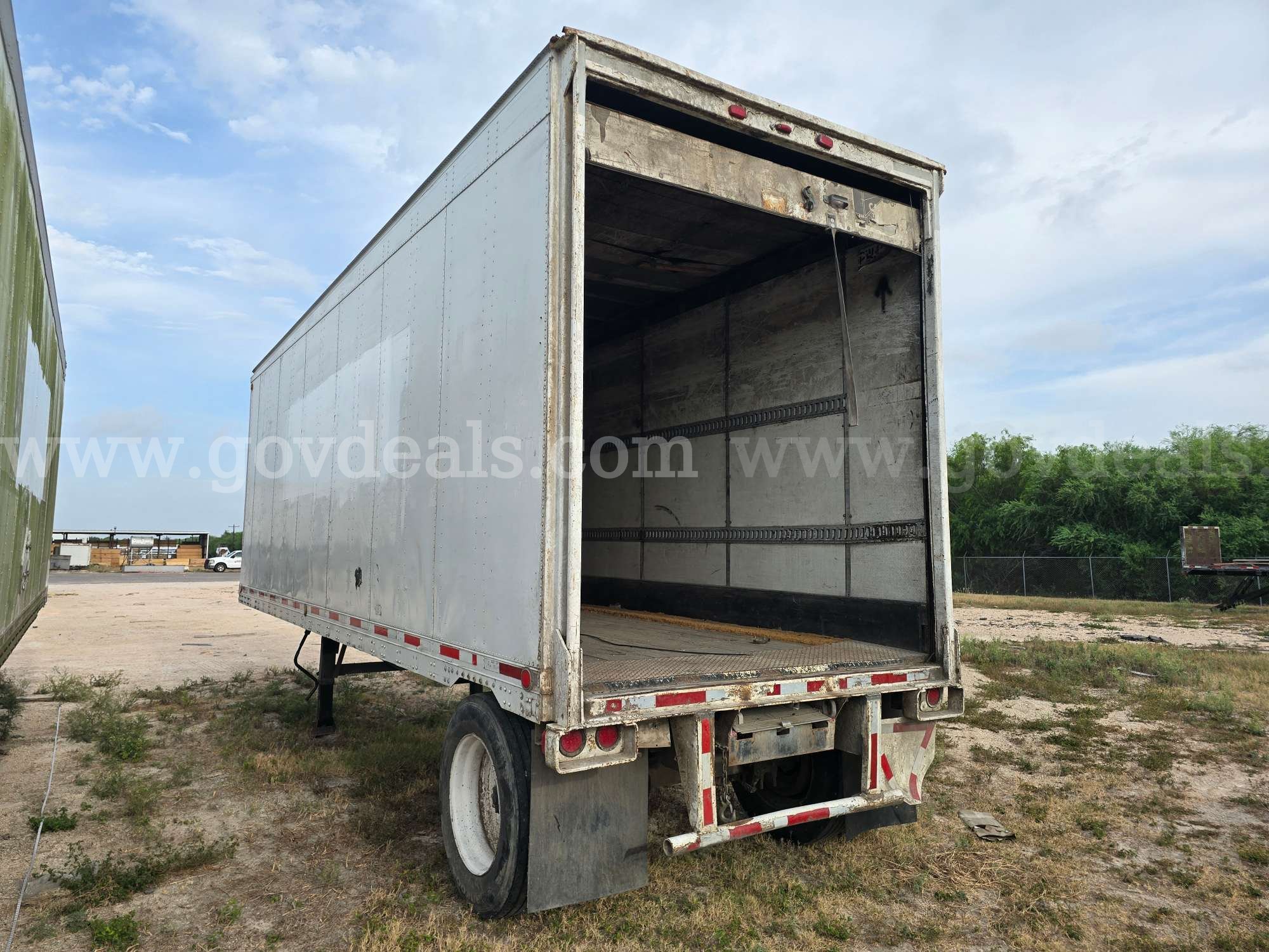 1985 Fruehauf S/A Van Trailer Fruehauf  Government Surplus Auction - Photo #2