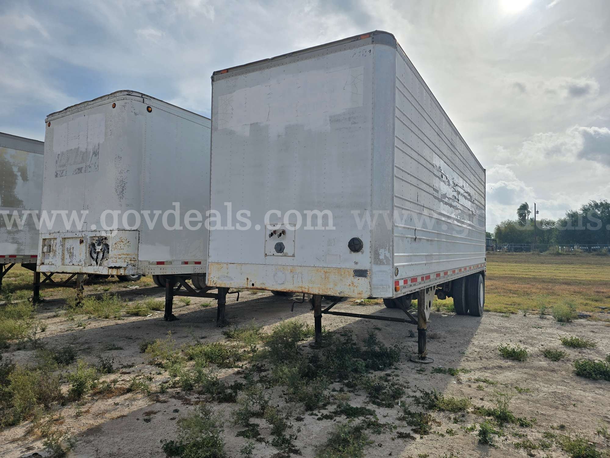 1985 Utility VS1DS S/A Van Trailer Utility VS1DS Government Surplus Auction - Primary Photo