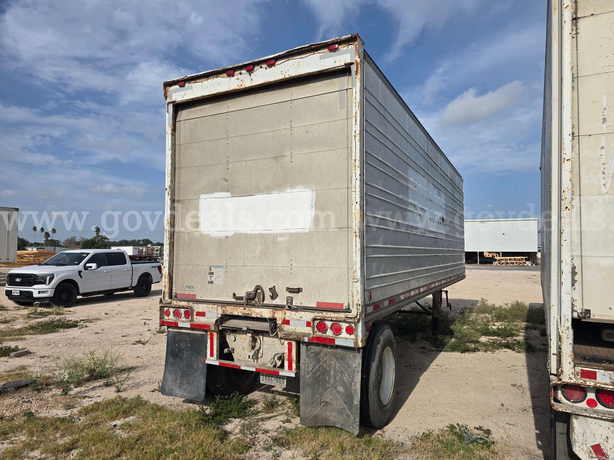 1985 Utility VS1DS S/A Van Trailer Utility VS1DS Government Surplus Auction - Photo #3