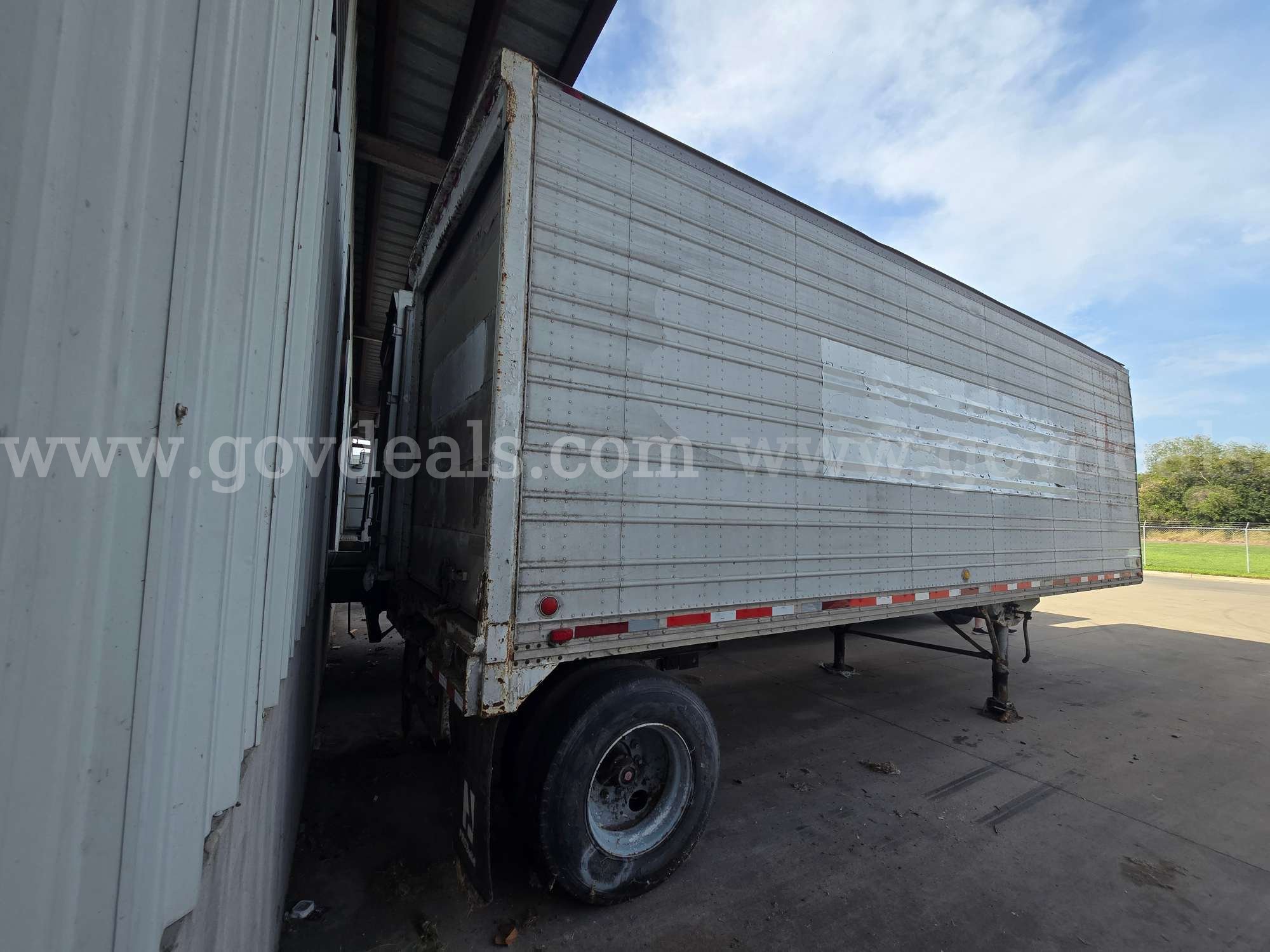 1979 Utility VS1DS S/A Van Trailer Utility VS1DS Government Surplus Auction - Photo #3