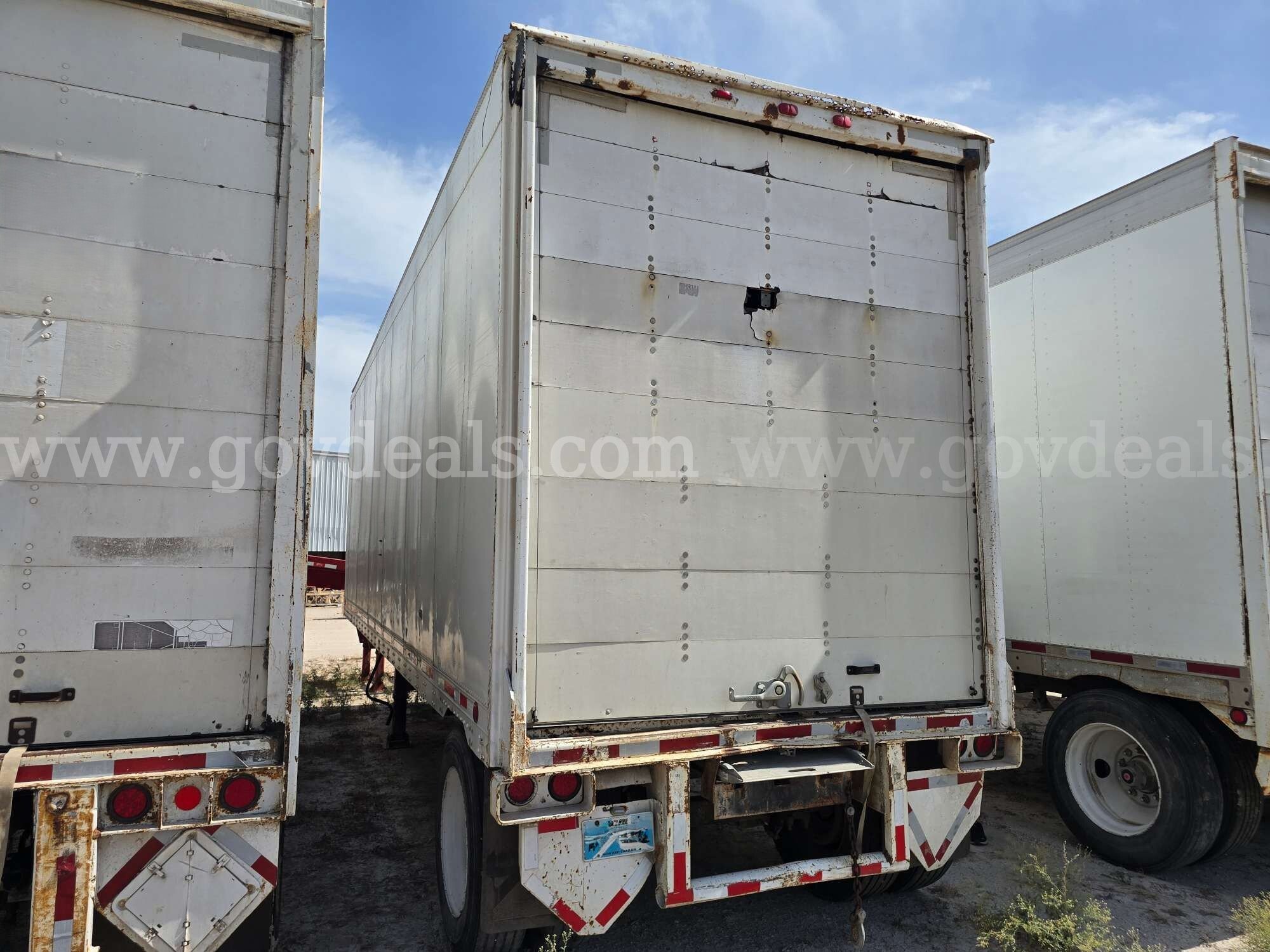1985 Fruehauf FBB9-FL1-28-W7.5 S/A Van Trailer Fruehauf FBB9-FL1-28-W7.5 Government Surplus Auction - Photo #2
