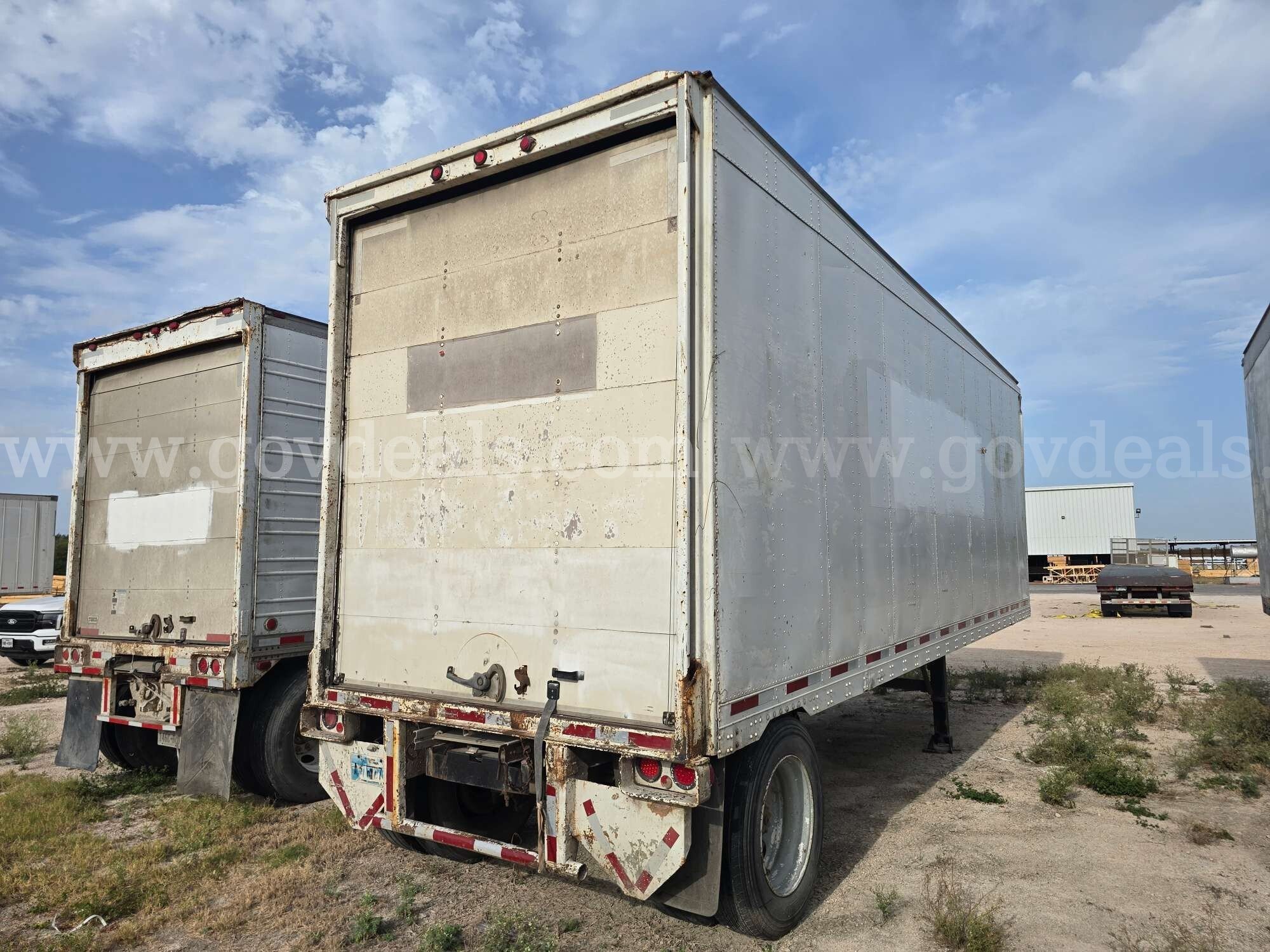 1985 Fruehauf FBB9FL128-W7.5 S/A Van Trailer Fruehauf FBB9FL128-W7.5 Government Surplus Auction - Photo #2