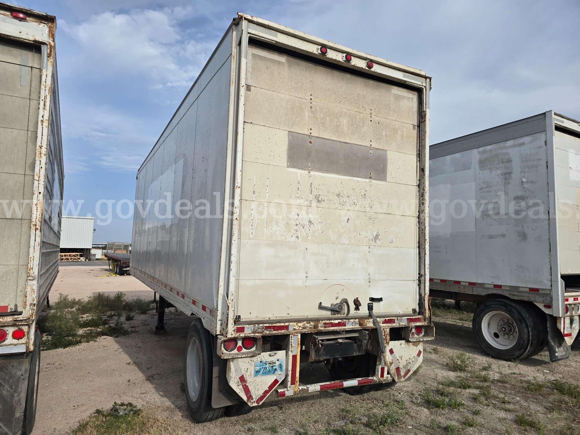 1985 Fruehauf FBB9FL128-W7.5 S/A Van Trailer Fruehauf FBB9FL128-W7.5 Government Surplus Auction - Photo #3