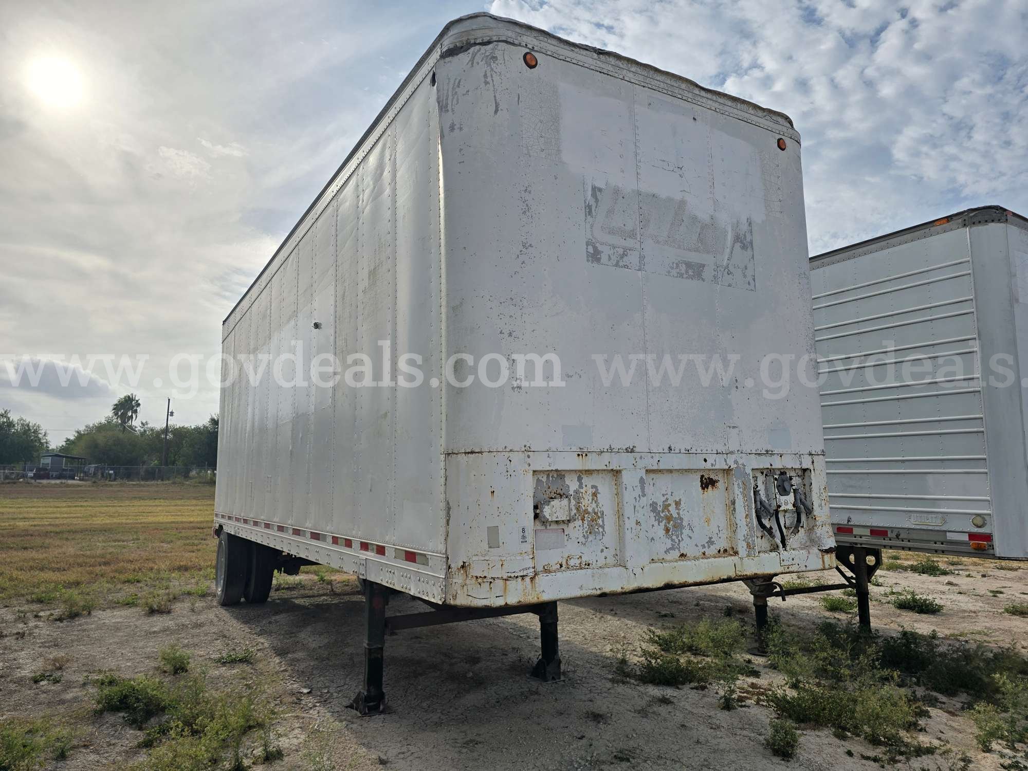 1985 Fruehauf FBB9FL128-W7.5 S/A Van Trailer Fruehauf FBB9FL128-W7.5 Government Surplus Auction - Photo #4