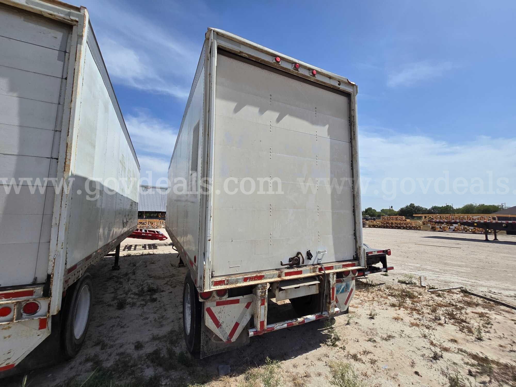1984 Fruehauf FPB9FL128W7.5 S/A Van Trailer Fruehauf FPB9FL128W7.5 Government Surplus Auction - Photo #2