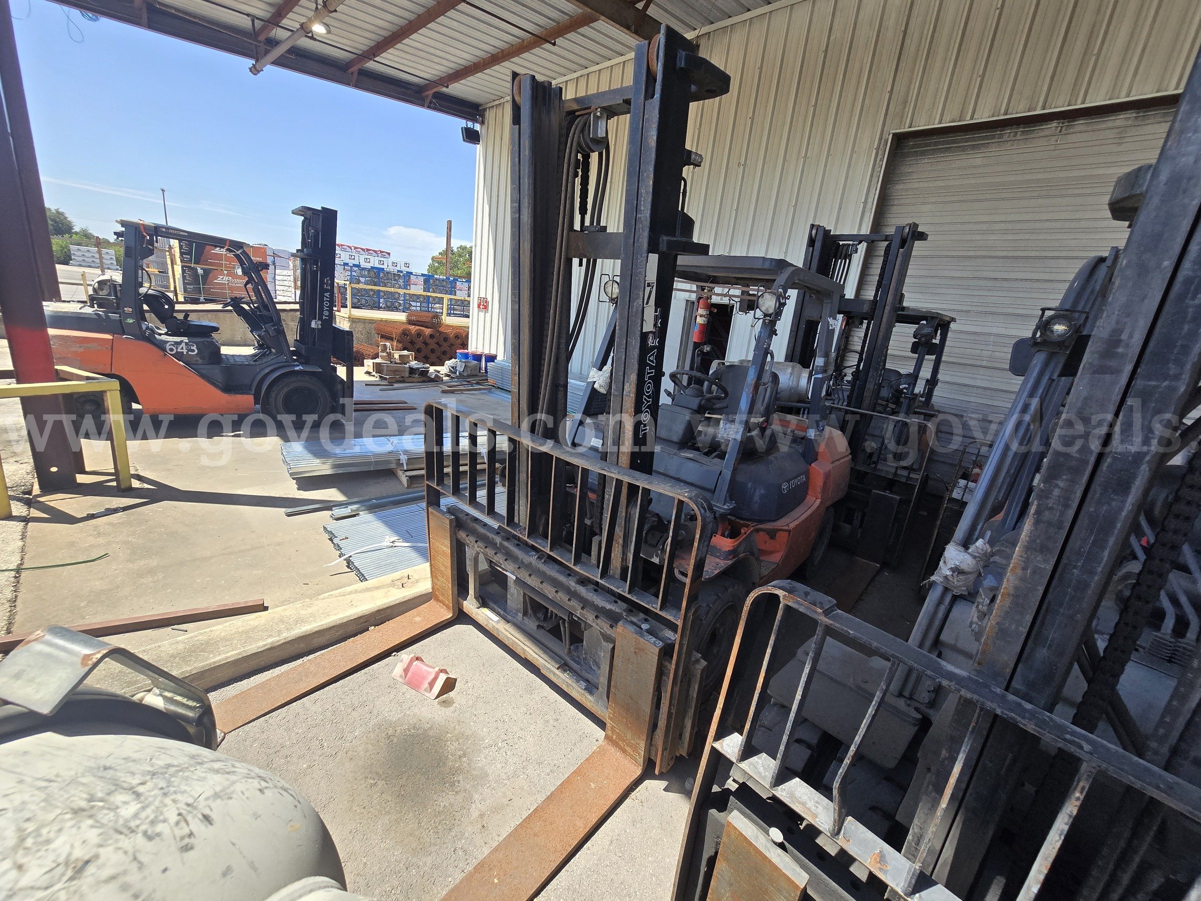 2013 Toyota 7FGU35 Pneumatic Tire Forklift-Inoperable Toyota 7FGU35 Government Surplus Auction - Primary Photo