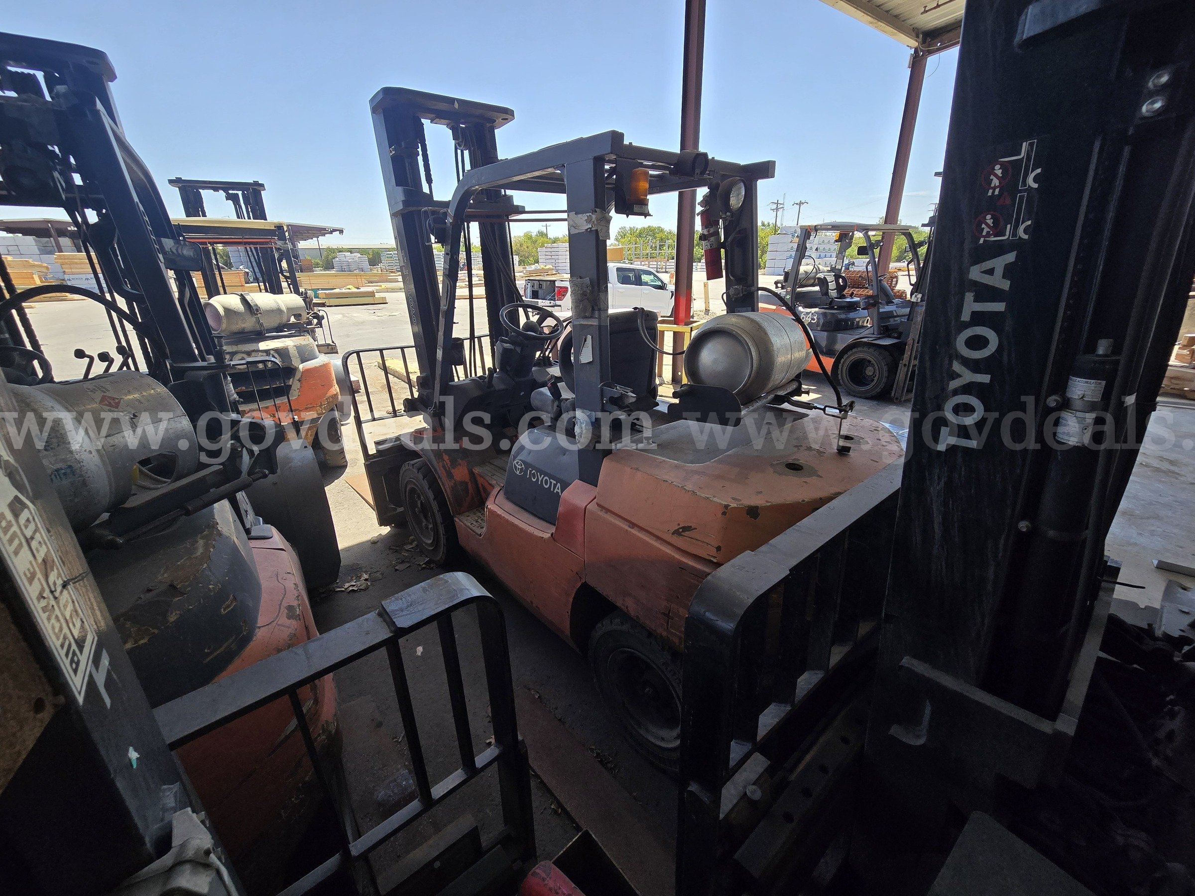 2013 Toyota 7FGU35 Pneumatic Tire Forklift-Inoperable Toyota 7FGU35 Government Surplus Auction - Photo #2