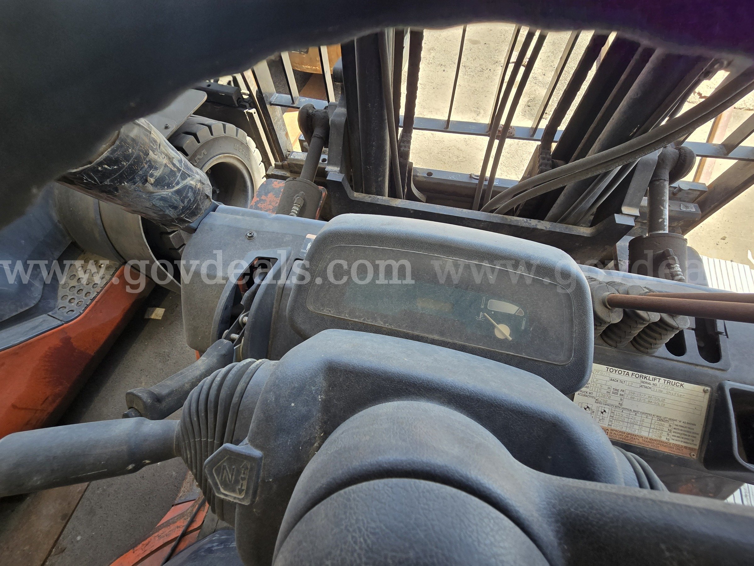 2013 Toyota 7FGU35 Pneumatic Tire Forklift-Inoperable Toyota 7FGU35 Government Surplus Auction - Photo #6