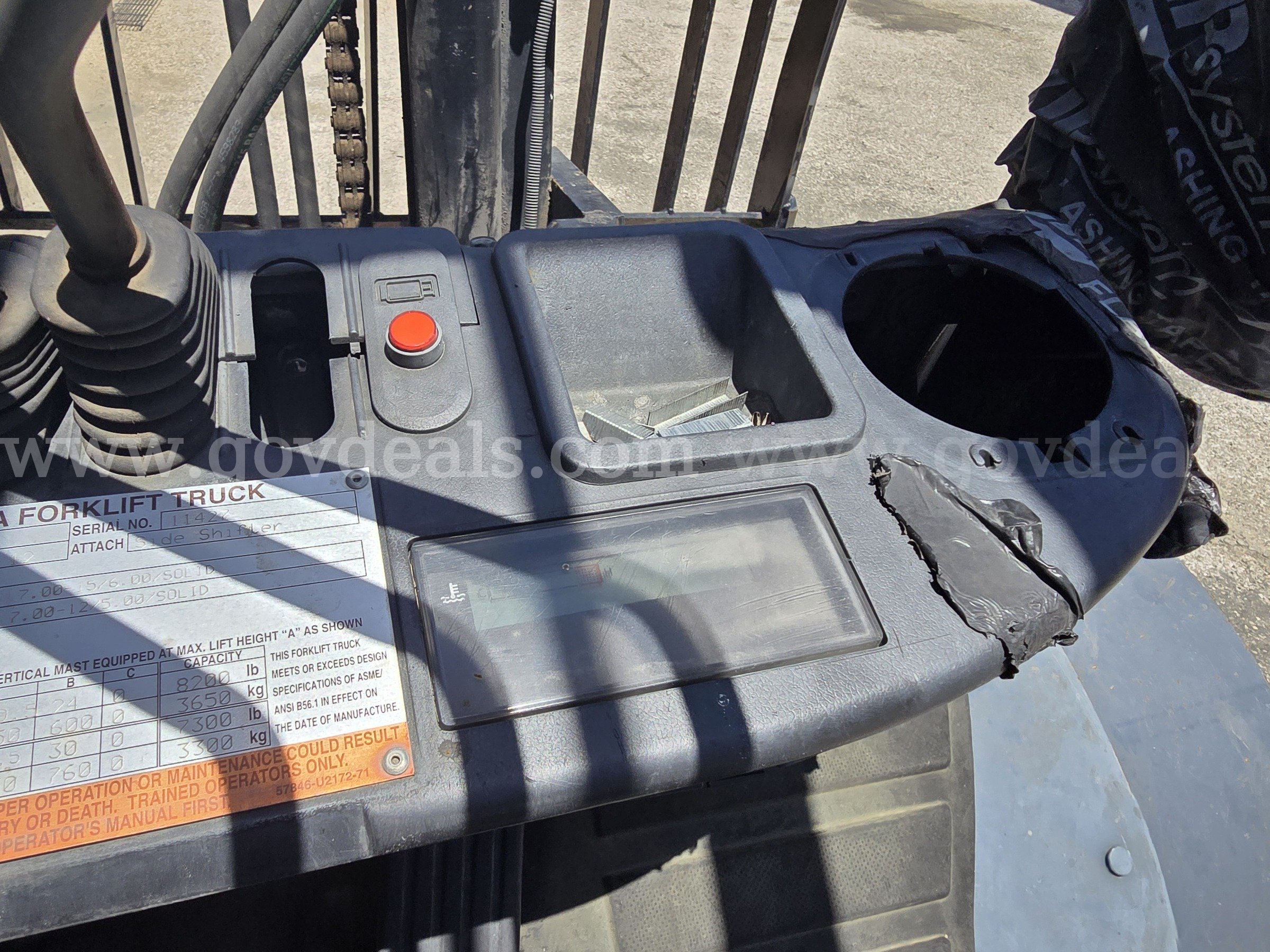 2015 Toyota 8FD40U Pneumatic Tire Forklift-Inoperable Toyota 8FG40U Government Surplus Auction - Photo #5