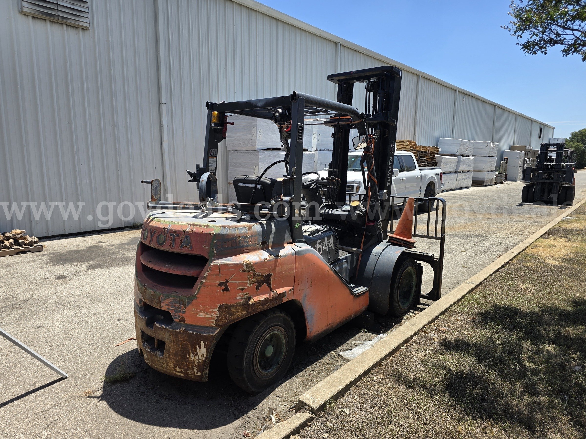 2017 Toyota 8FG40U Pneumatic Tire Forklift-Inoperable Toyota 8FG40U Government Surplus Auction - Photo #3
