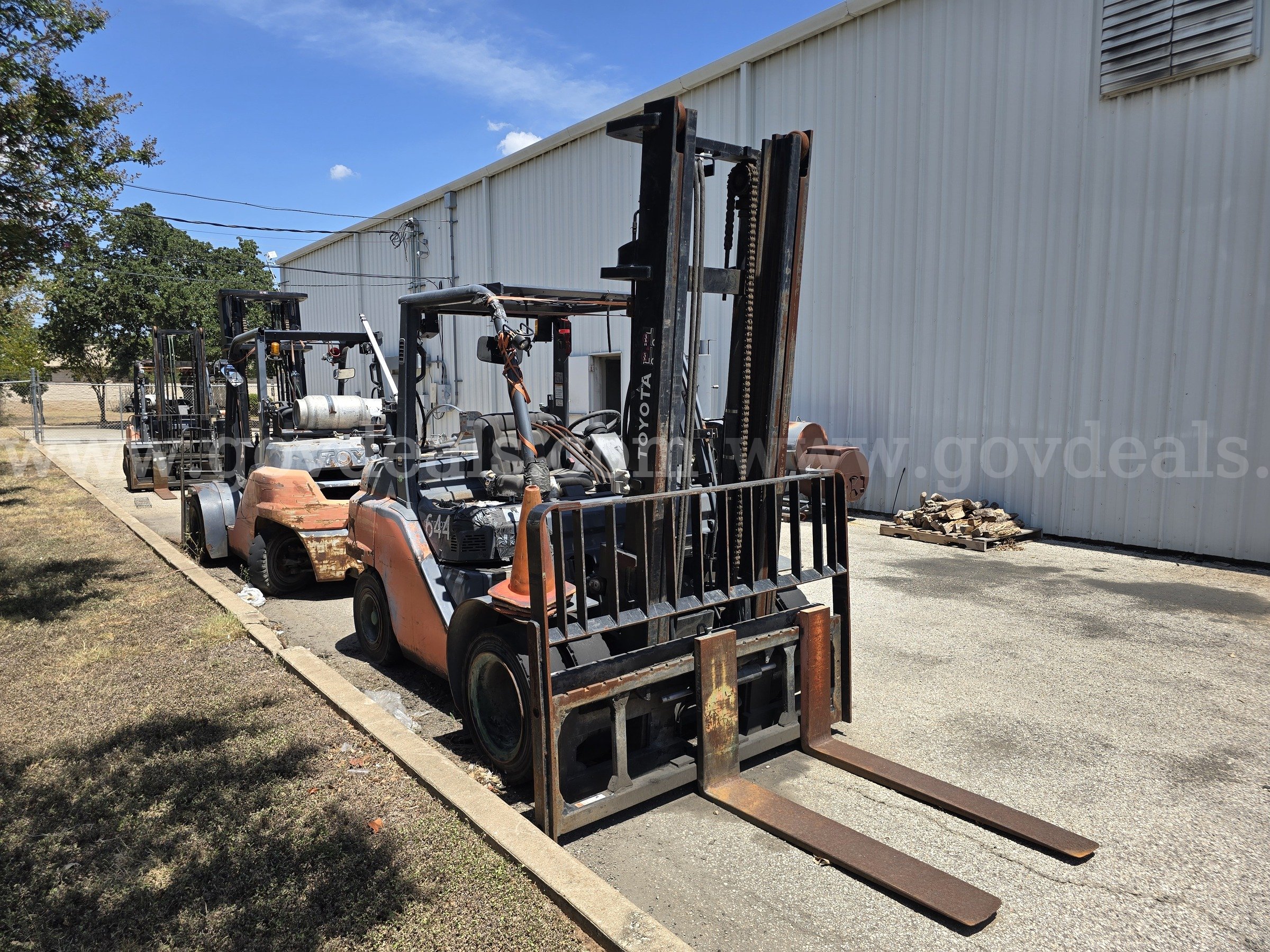2017 Toyota 8FG40U Pneumatic Tire Forklift-Inoperable Toyota 8FG40U Government Surplus Auction - Photo #4