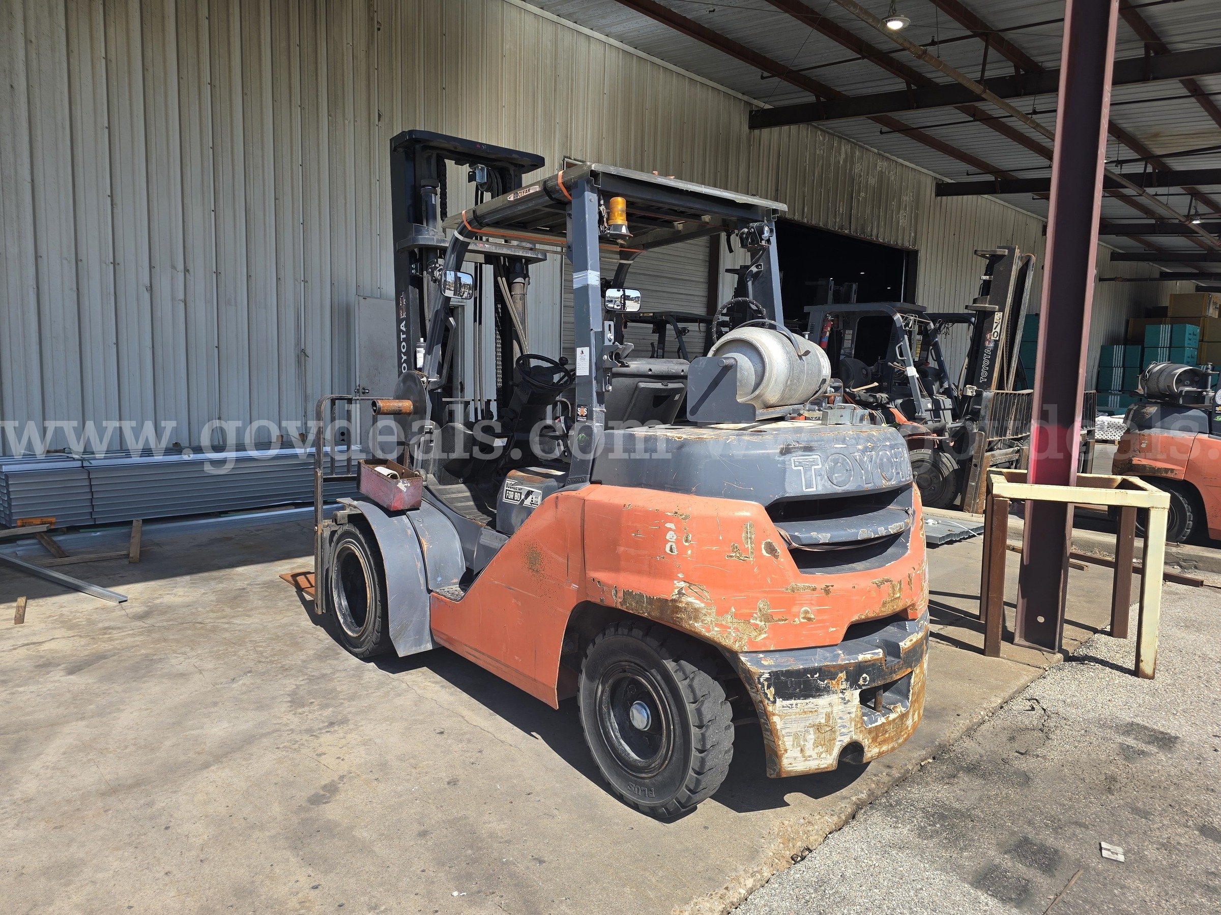 2017 Toyota 8FG40U Pneumatic Tire Forklift Toyota 8FG40U Government Surplus Auction - Photo #2