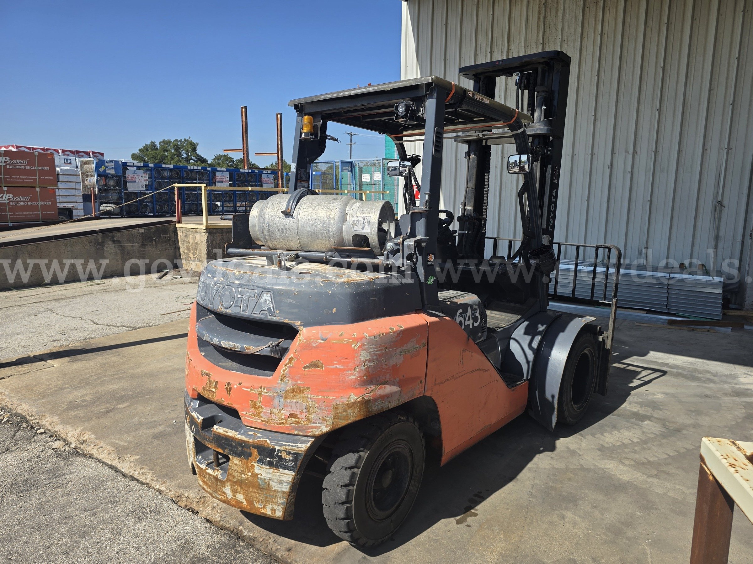 2017 Toyota 8FG40U Pneumatic Tire Forklift Toyota 8FG40U Government Surplus Auction - Photo #3