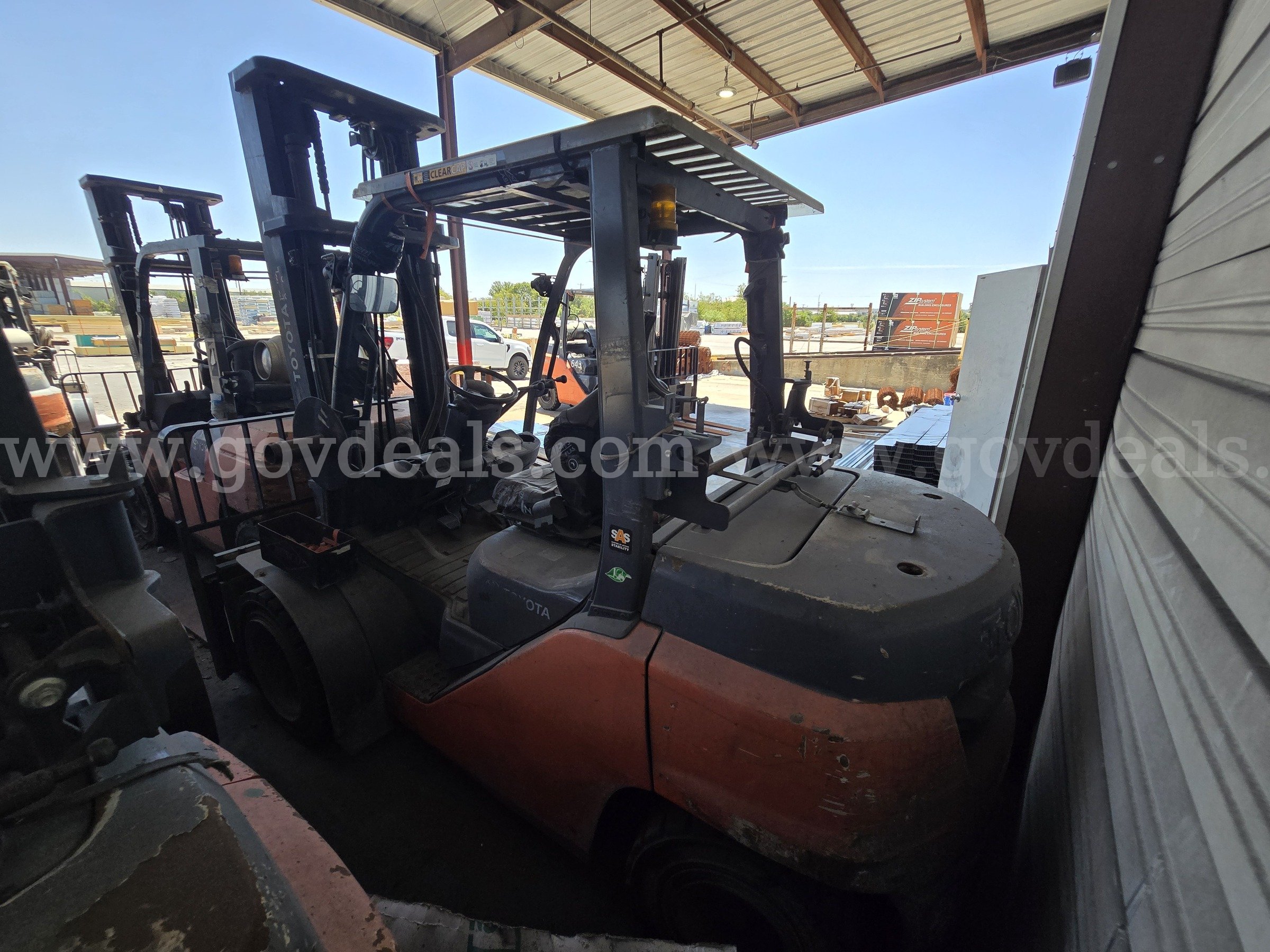 2017 Toyota 8FG40U Pneumatic Tire Forklift-Inoperable Toyota 8FG40U Government Surplus Auction - Photo #2