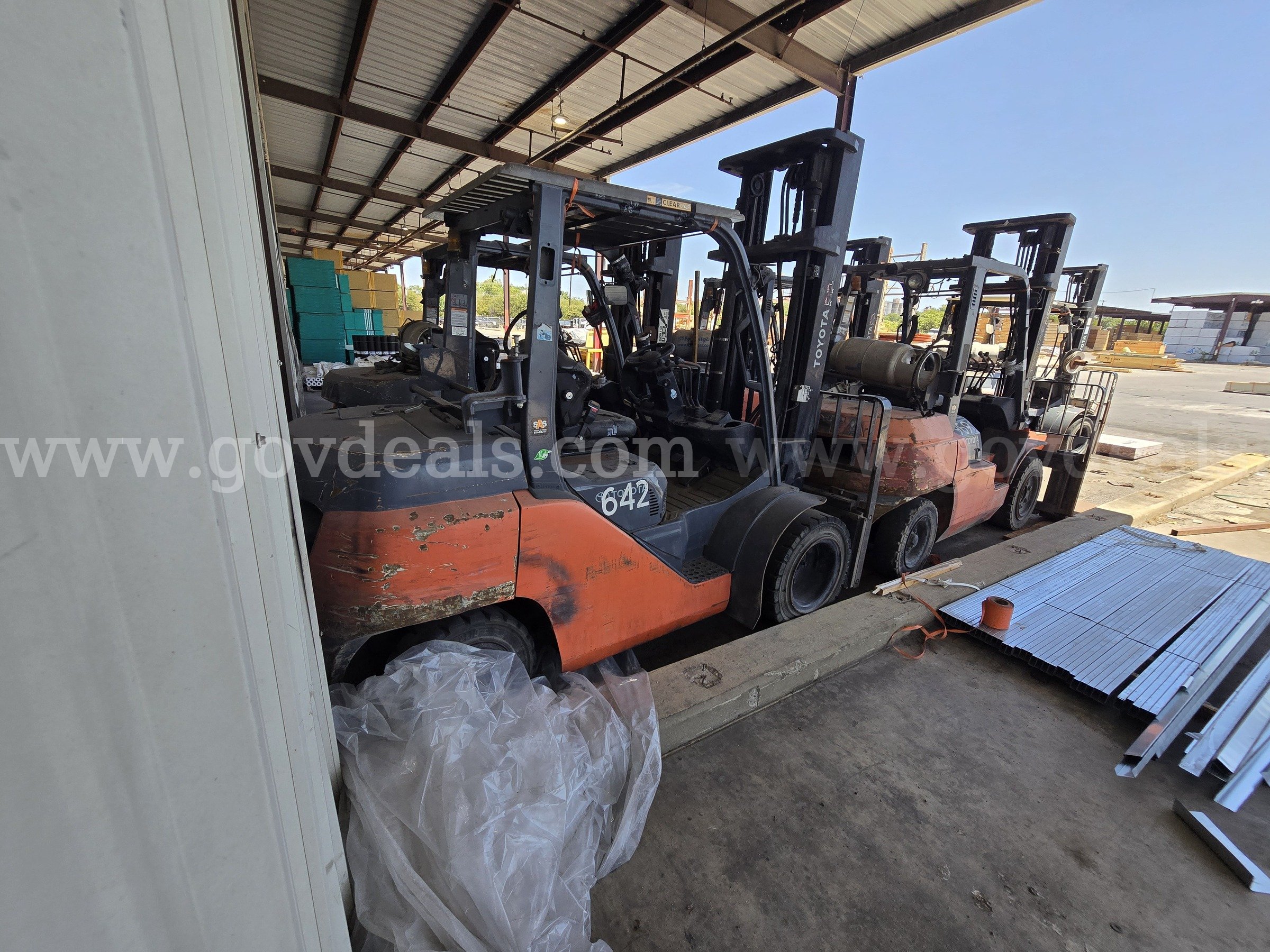 2017 Toyota 8FG40U Pneumatic Tire Forklift-Inoperable Toyota 8FG40U Government Surplus Auction - Photo #3