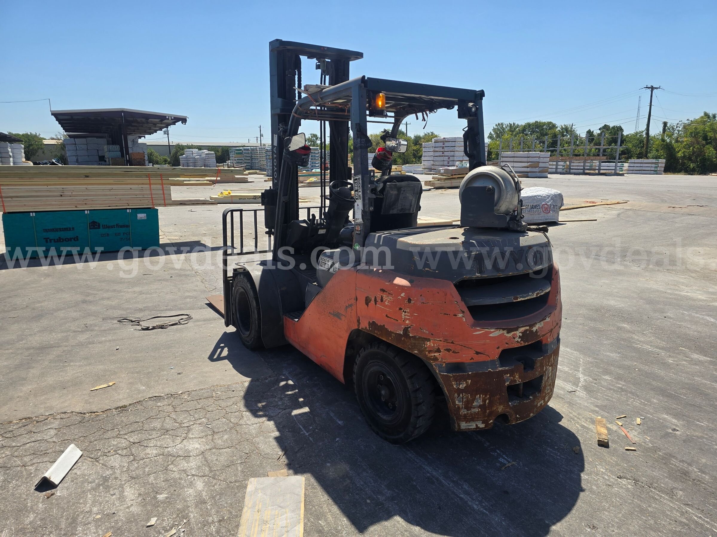 2017 Toyota 8FG40U Pneumatic Tire Forklift Toyota 8FG40U Government Surplus Auction - Photo #2