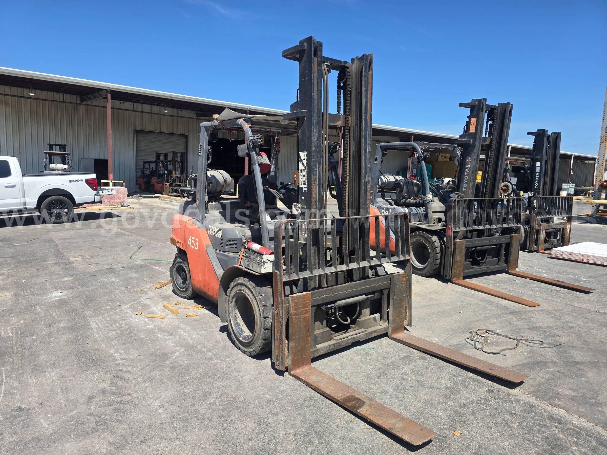 2017 Toyota 8FG40U Pneumatic Tire Forklift Toyota 8FG40U Government Surplus Auction - Photo #4