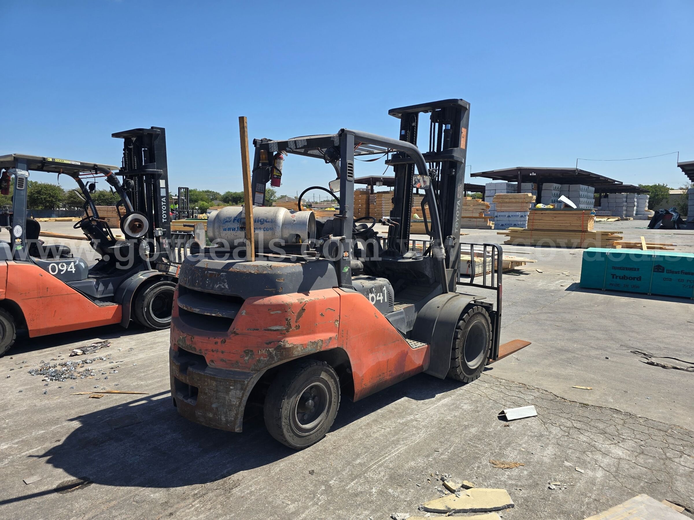 2017 Toyota 8FG40U Pneumatic Tire Forklift Toyota 8FG40U Government Surplus Auction - Photo #3