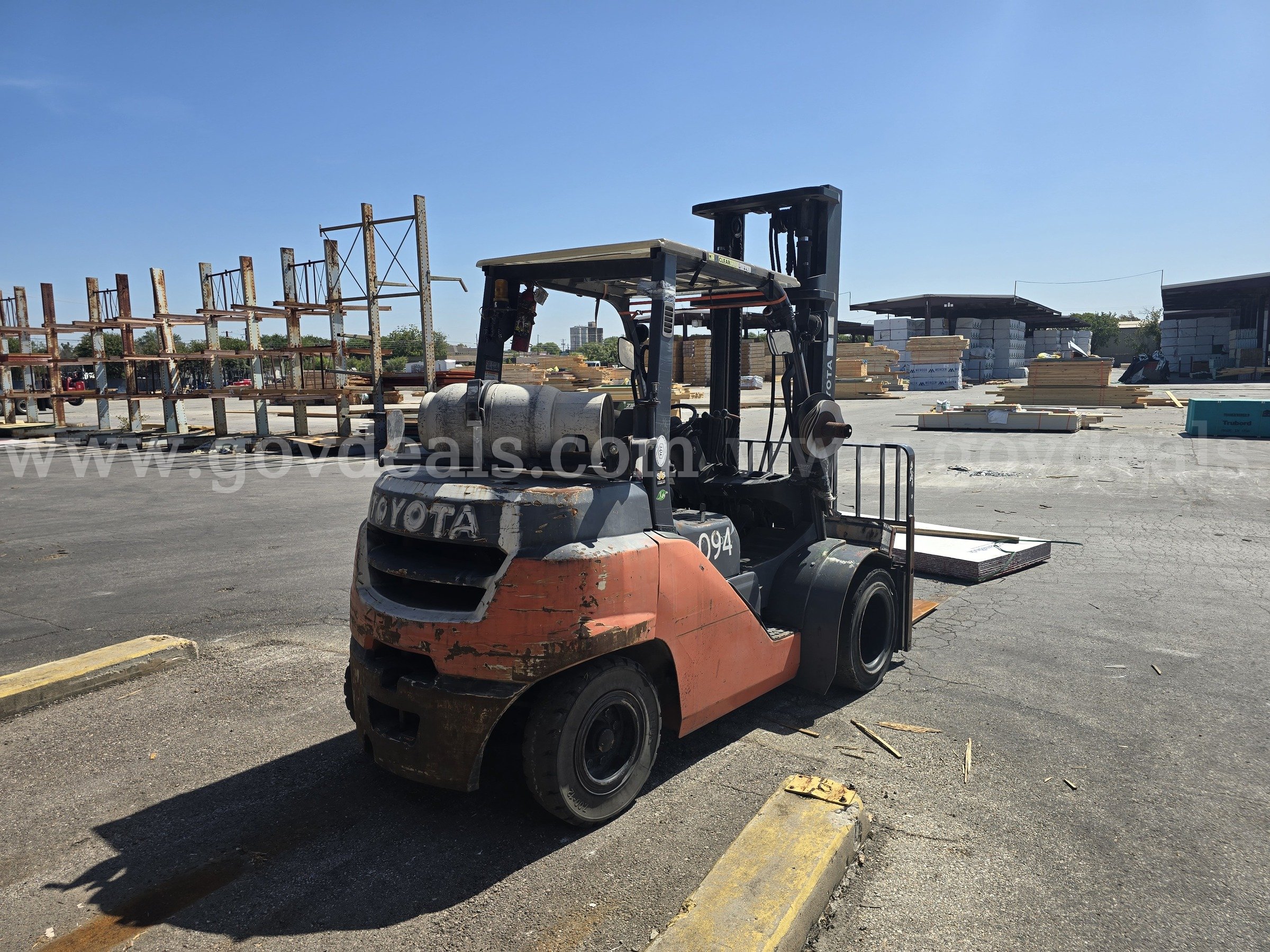2014 Toyota 8FG35U Pneumatic Tire Forklift-Inoperable Toyota 8FG35U Government Surplus Auction - Photo #3