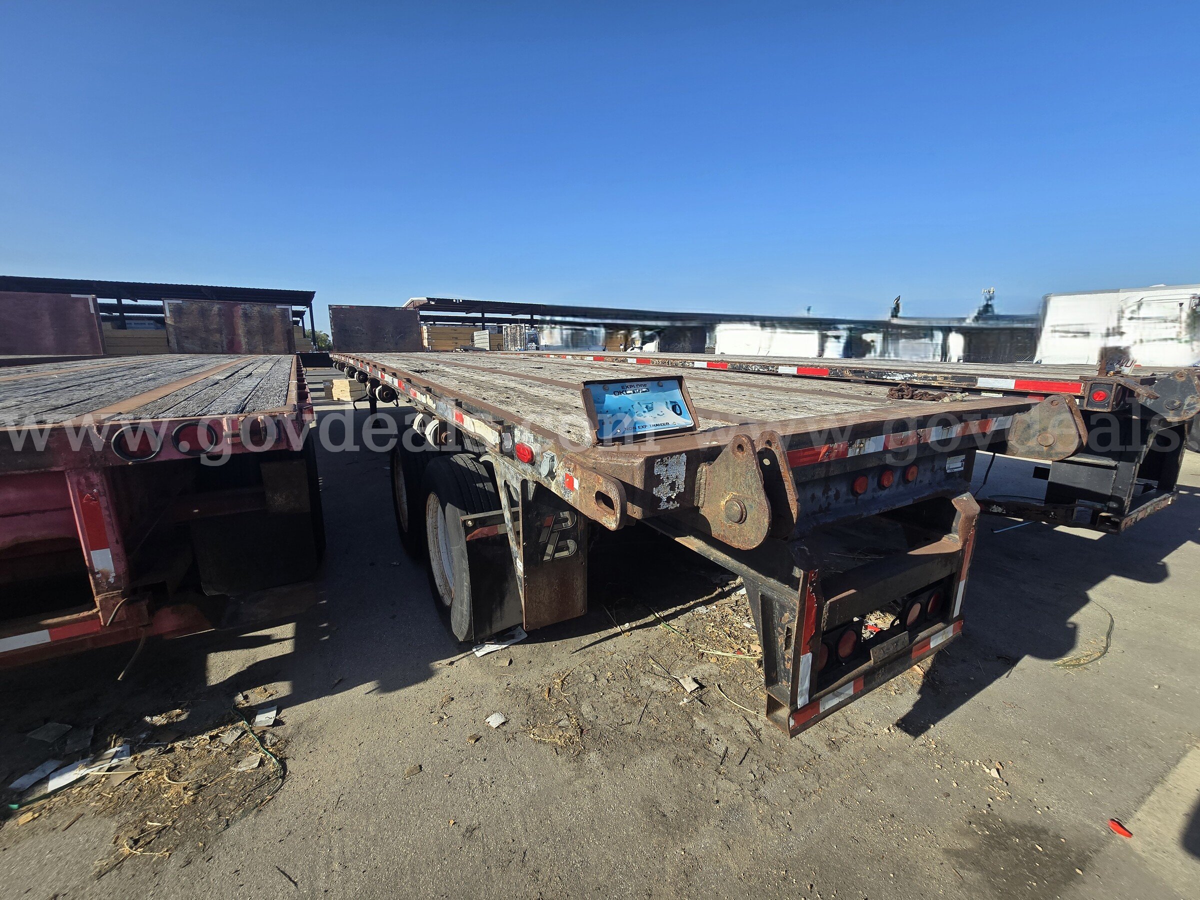 1998 Fruehauf T/A Flatbed Trailer Fruehauf  Government Surplus Auction - Photo #2