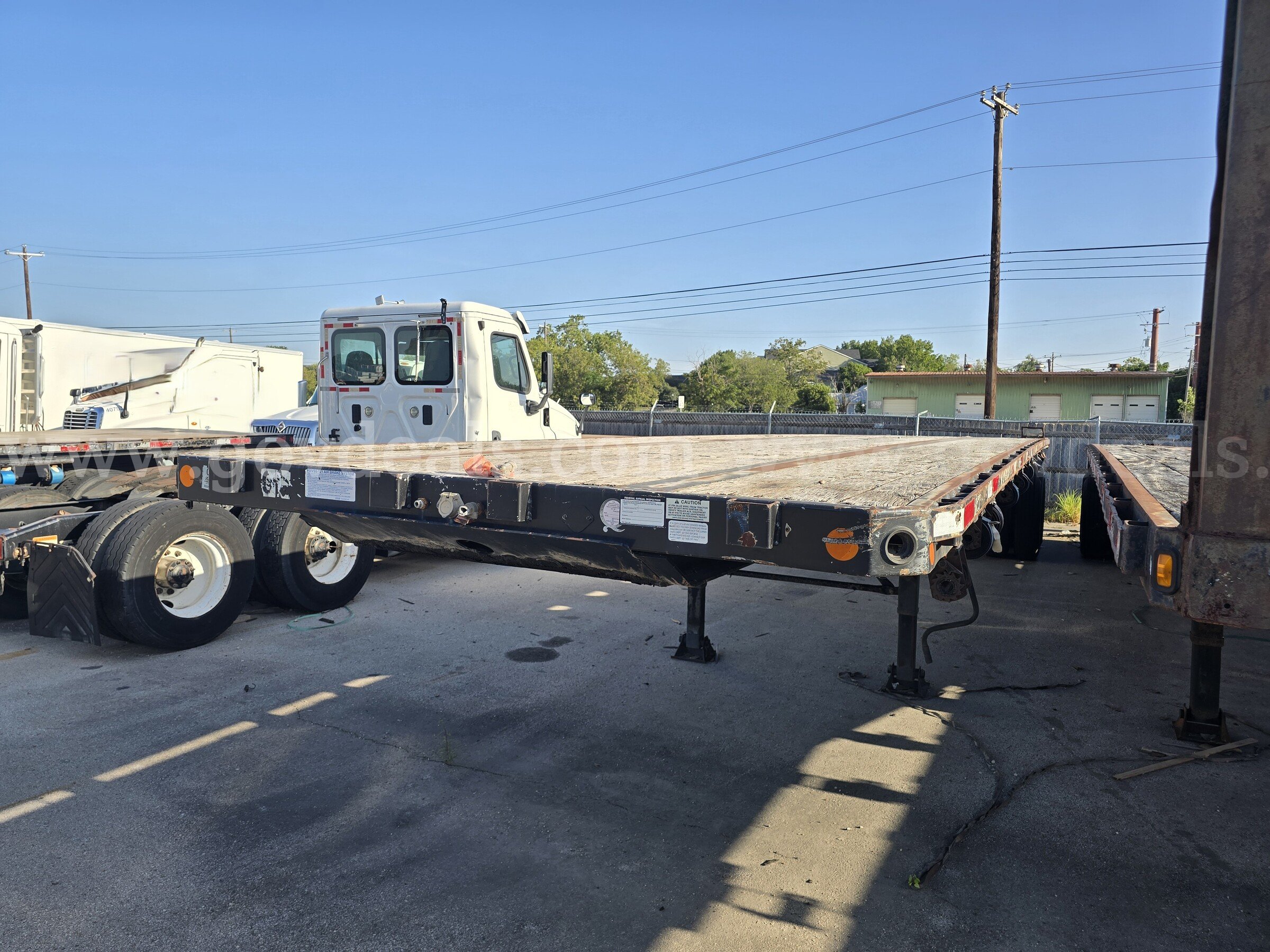 2008 Lufkin T/A Flatbed Trailer Lufkin FL-116T Government Surplus Auction - Primary Photo