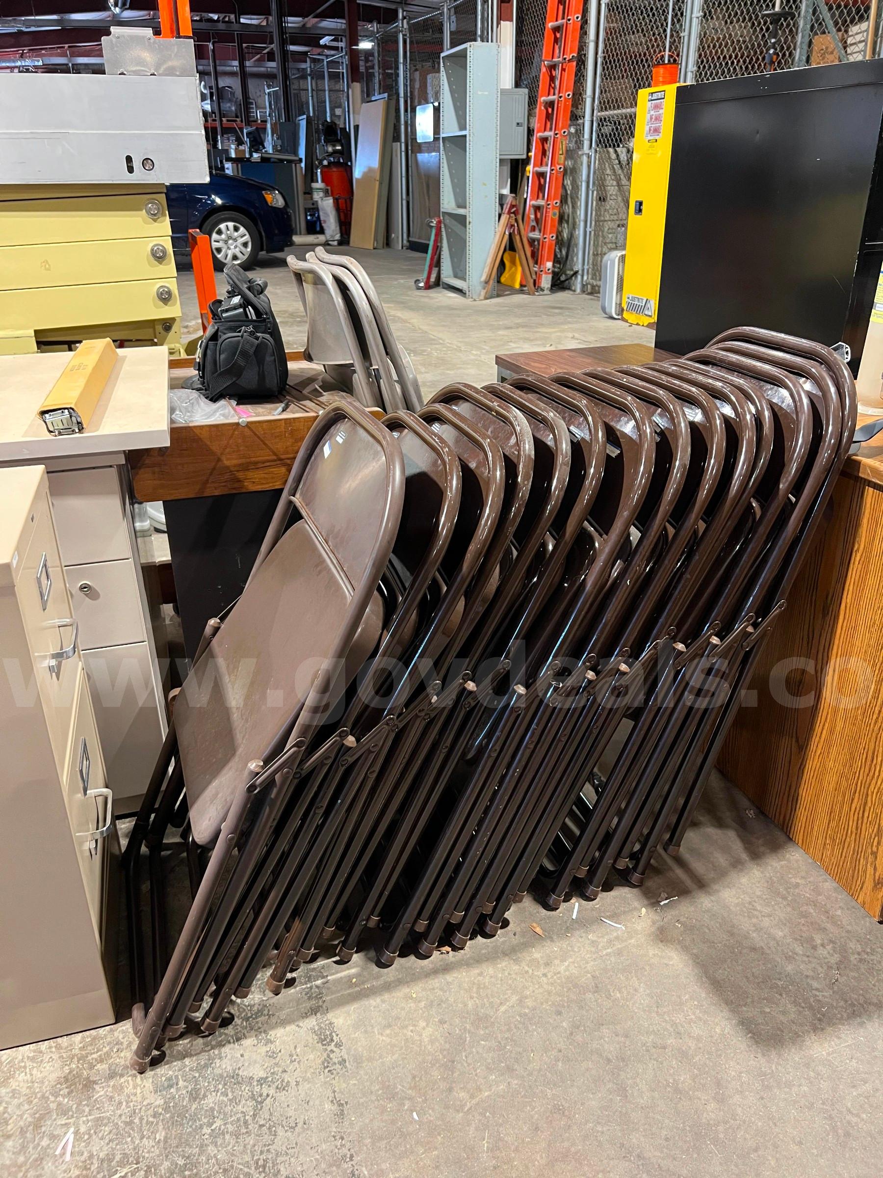 Metal Folding Chairs - lot of 14   Government Surplus Auction - Photo #2