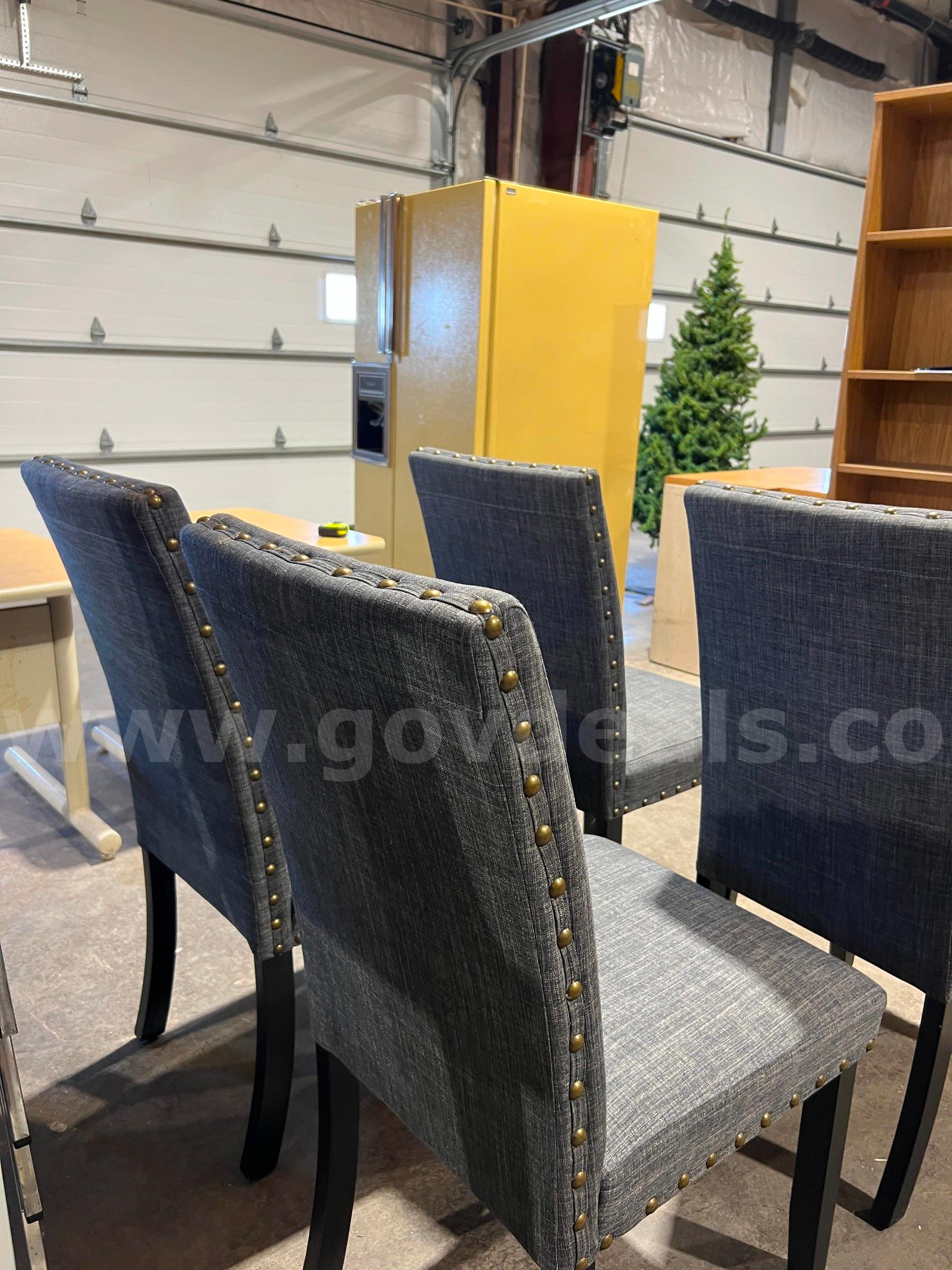 Cloth Chairs - lot of 4   Government Surplus Auction - Photo #3