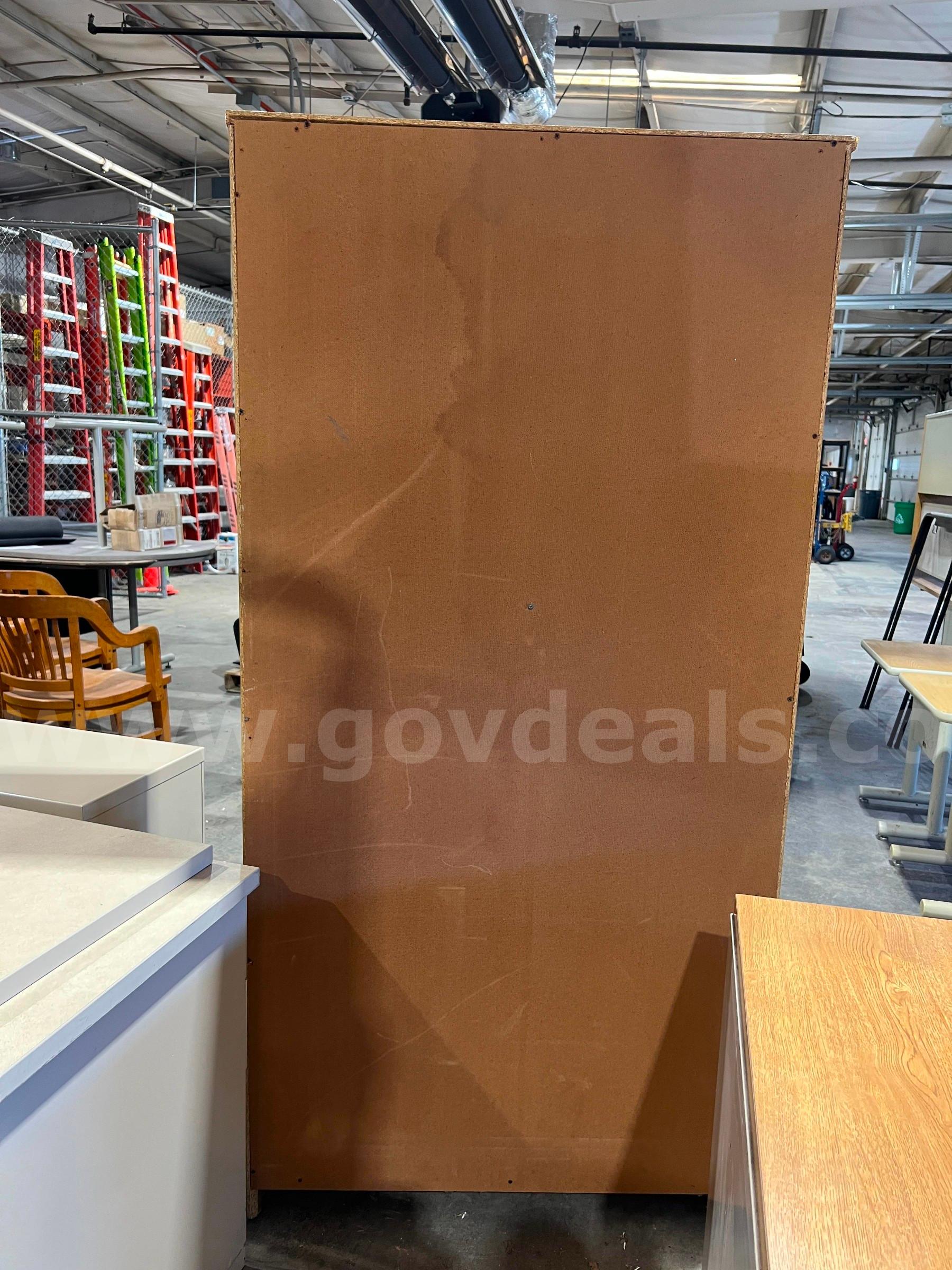 5 Shelf Bookcase   Government Surplus Auction - Photo #2