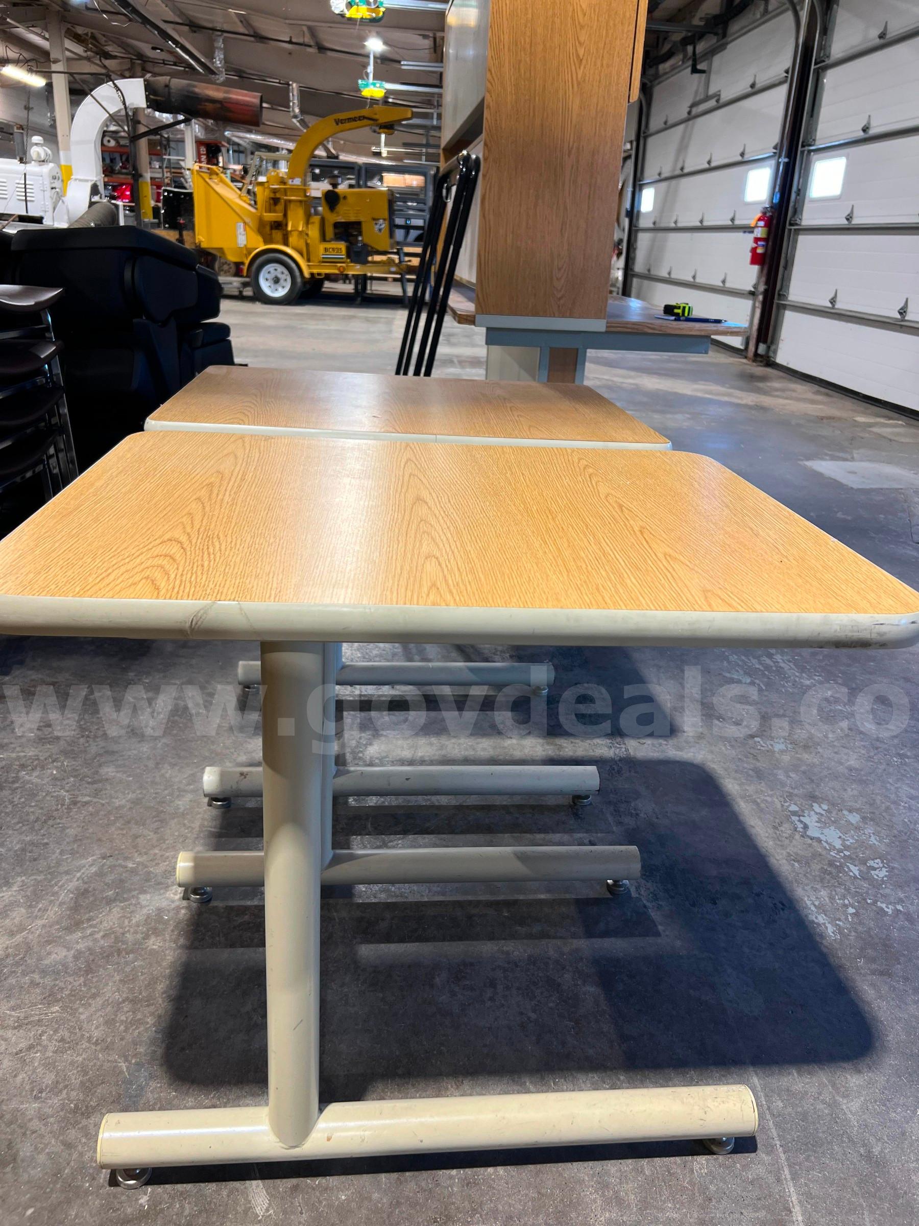 Tables 2' W x 30" D x 26.5" H - Lot of 2   Government Surplus Auction - Photo #2