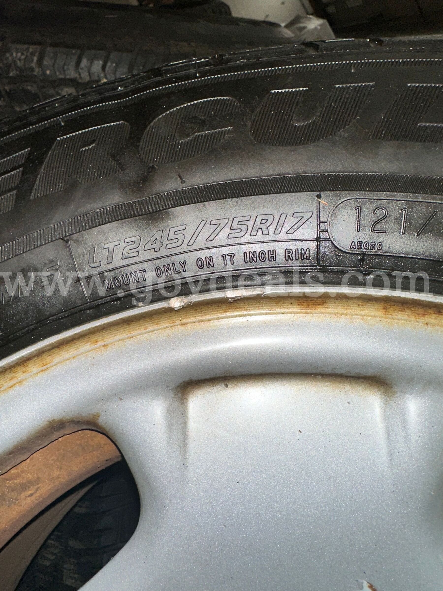 3 Tires/Rims for 2012 Chevy 2500 HD 4x4 Chevrolet 2500 Government Surplus Auction - Photo #4