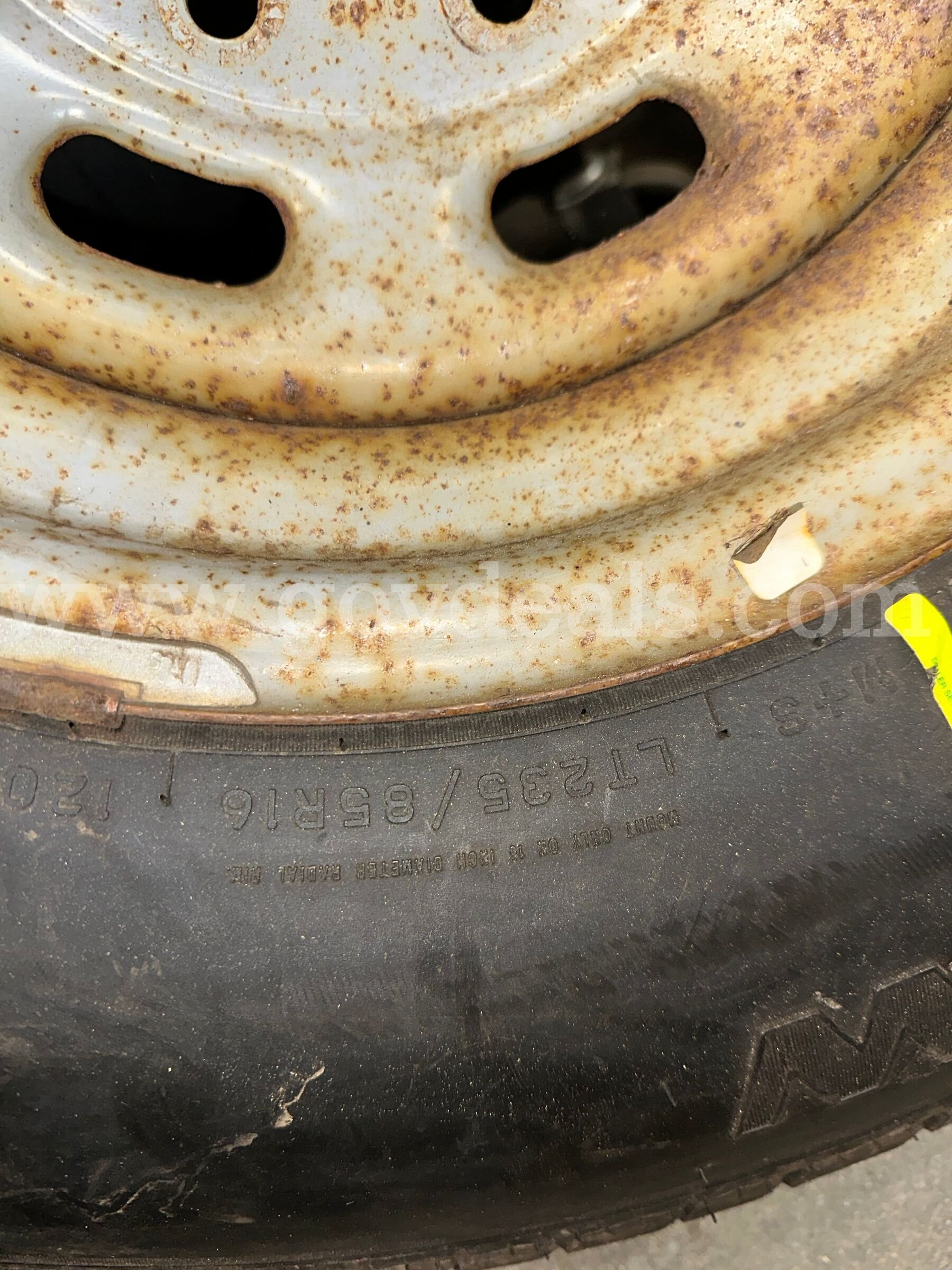 Never Used - 1 Tire/Rim for 2001 Ford F250 4x4 Ford F250 Government Surplus Auction - Photo #4